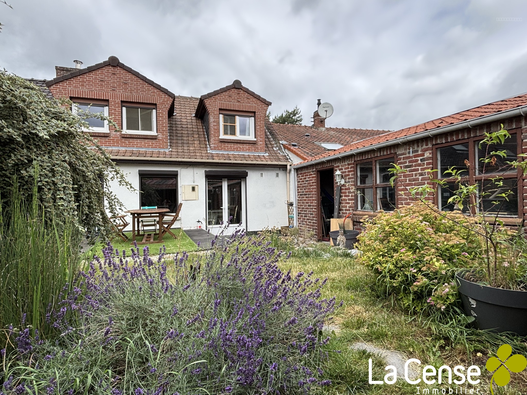 LEERS- Maison flamande 2 chambres et jardin — photo 3