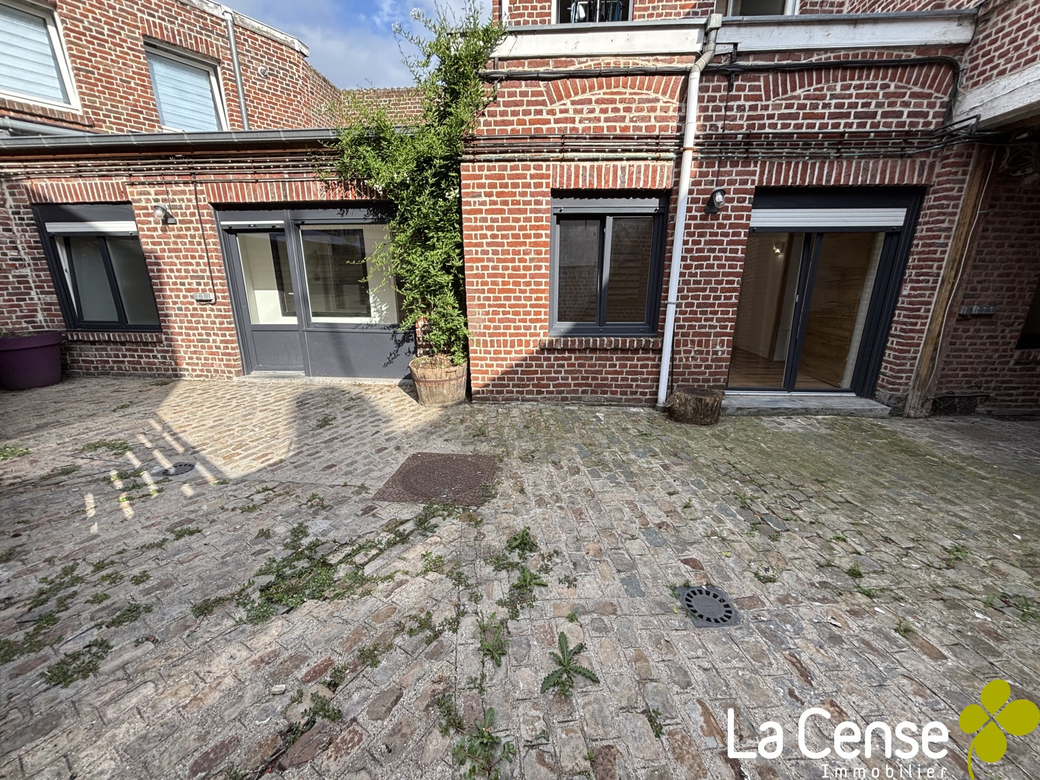 LANNOY-Appartement avec cour privative et porche pour accès voiture — photo 4