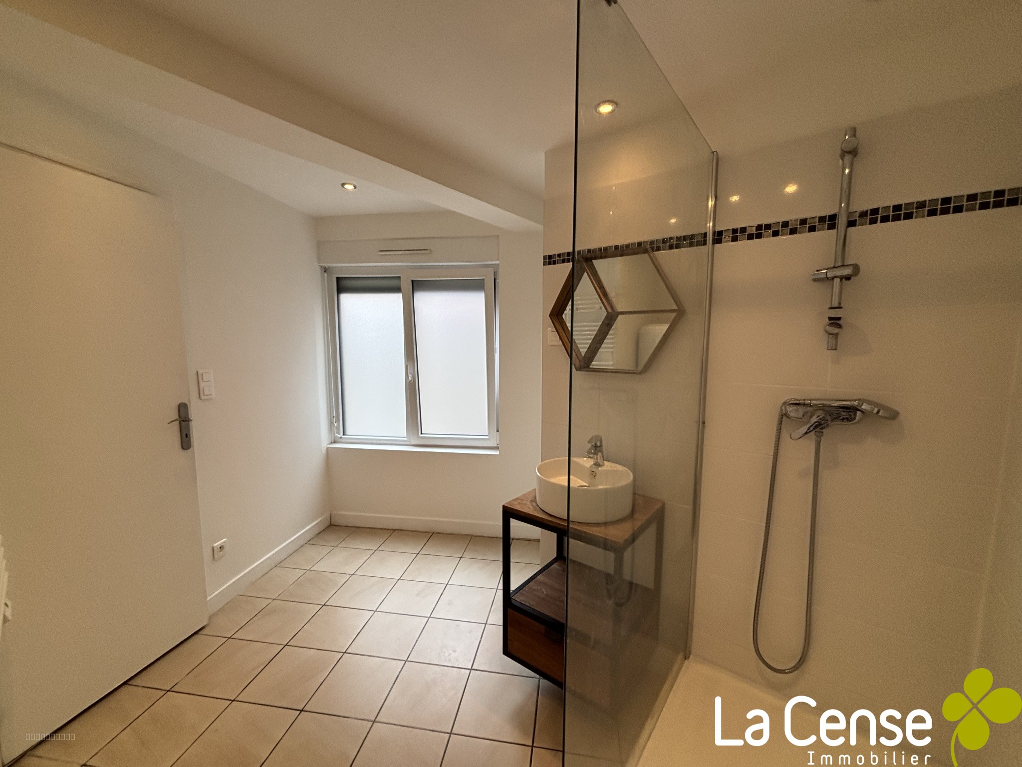 LANNOY-Appartement avec cour privative et porche pour accès voiture — photo 6