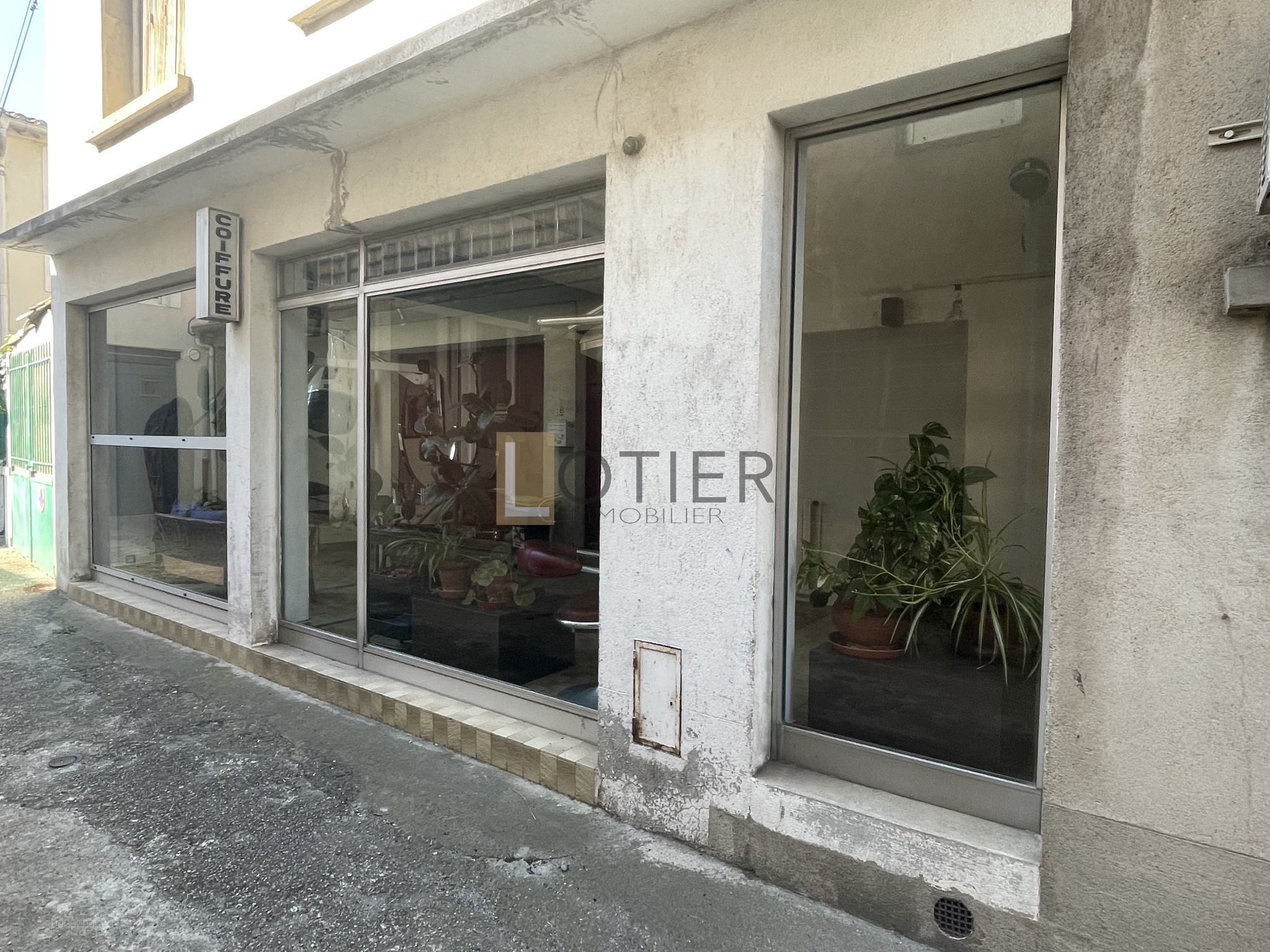 Immeuble avec 1 local commercial et 1 T4 — photo 2