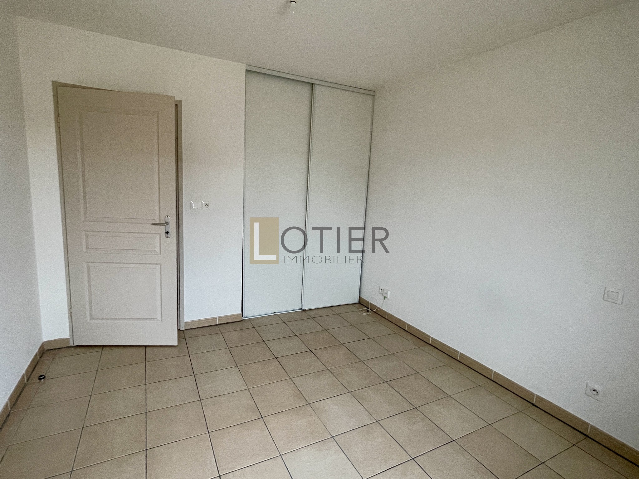 A LOUER, BEZIERS QUARTIER POLYGONE (34)   DANS RESIDENCE SECURISEE   T2 AVEC LOGGIA ET PLACE DE PARKING PRIVAT — photo 9