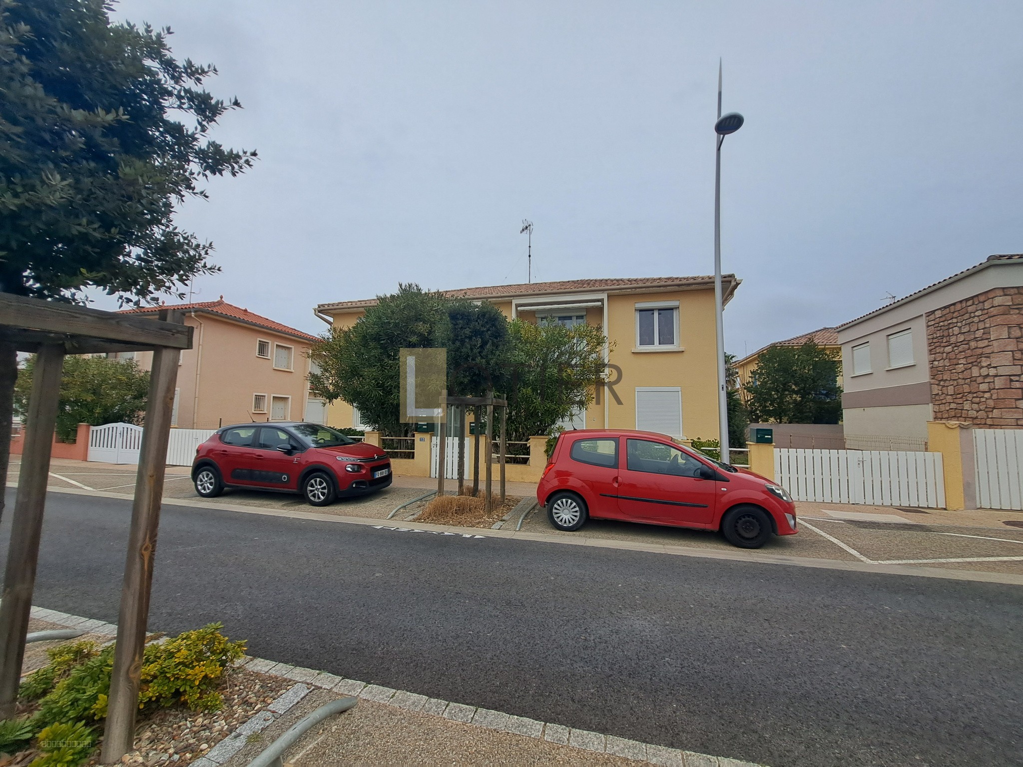 A VENDRE, VALRAS (34)   DANS PETITE RESIDENCE   STUDIO AVEC BALCON. — photo 6