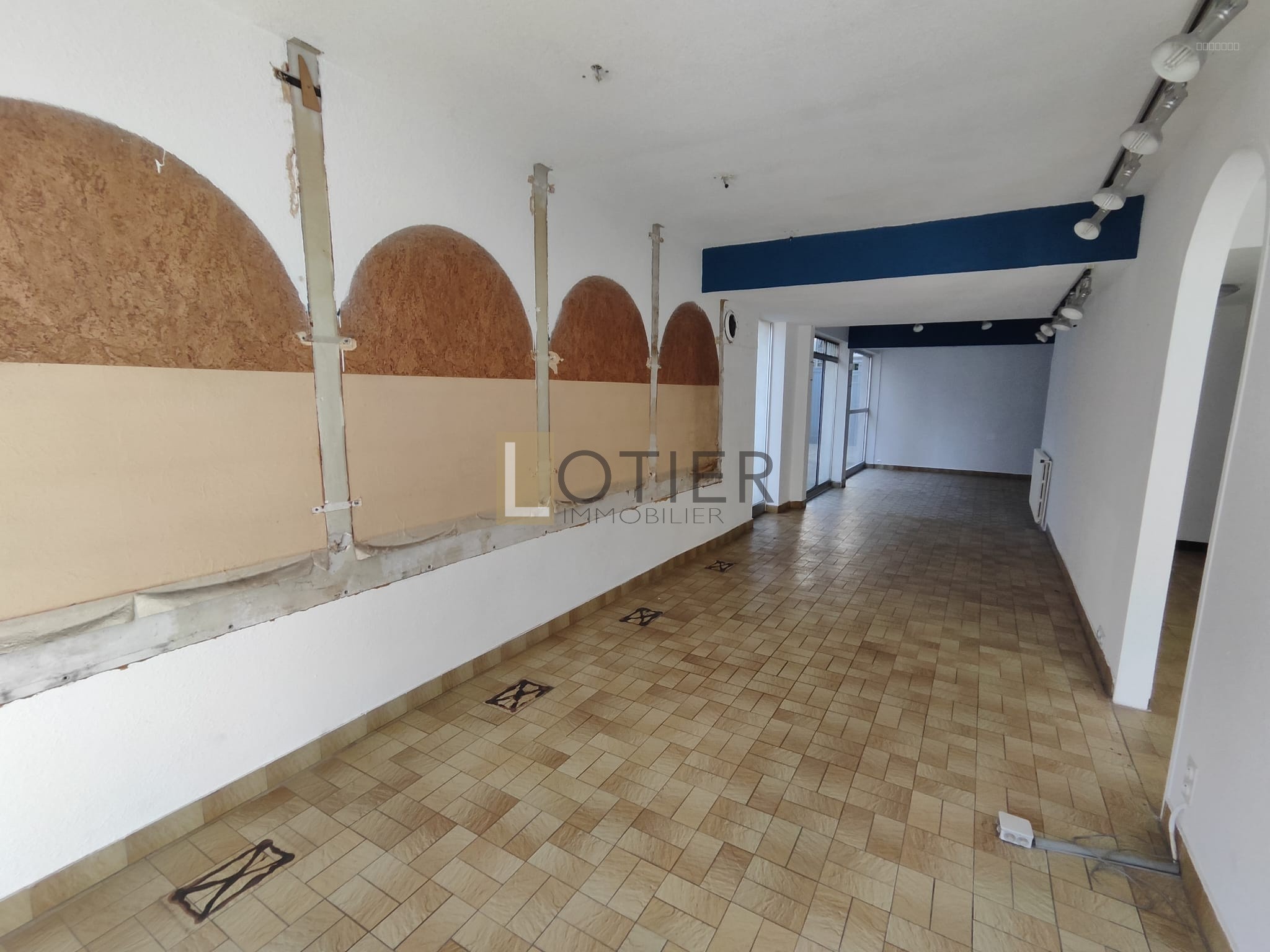 Immeuble avec 1 local commercial et 1 T4 — photo 3