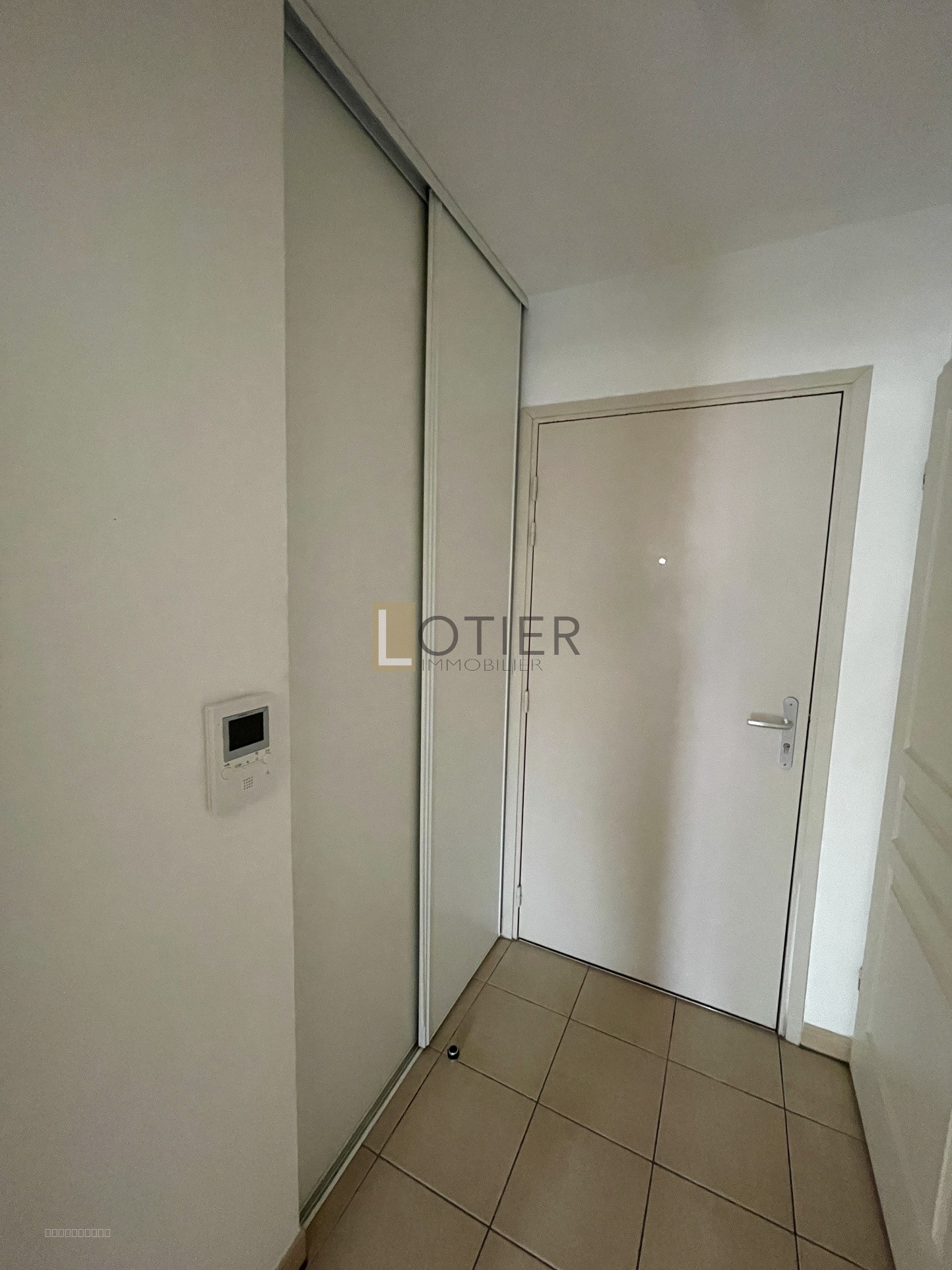 A LOUER, BEZIERS QUARTIER POLYGONE (34)   DANS RESIDENCE SECURISEE   T2 AVEC LOGGIA ET PLACE DE PARKING PRIVAT — photo 8
