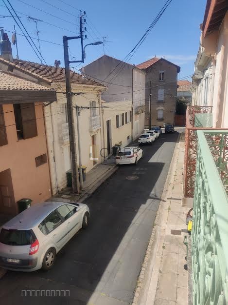 T2 rénové au premier étage d'un petit immeuble de deux appartements — photo 2
