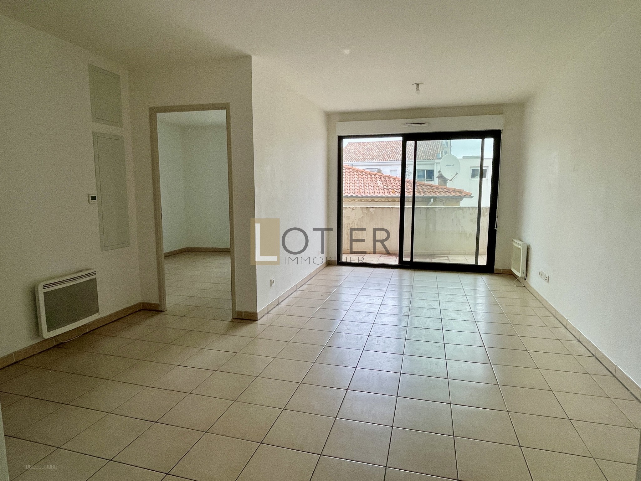 A LOUER, BEZIERS QUARTIER POLYGONE (34)   DANS RESIDENCE SECURISEE   T2 AVEC LOGGIA ET PLACE DE PARKING PRIVAT — photo 4