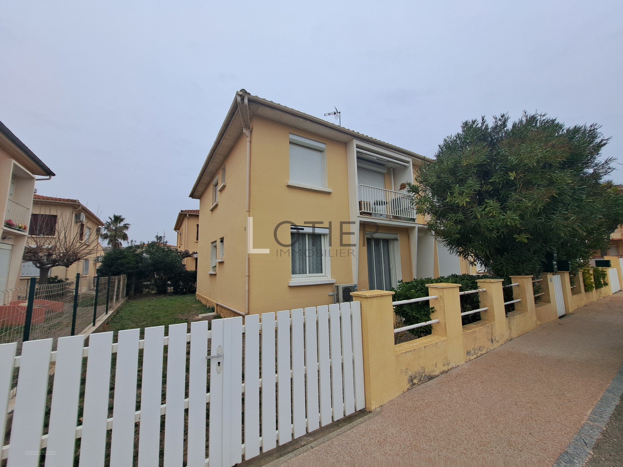 A VENDRE, VALRAS (34)   DANS PETITE RESIDENCE   STUDIO AVEC BALCON. — photo 2