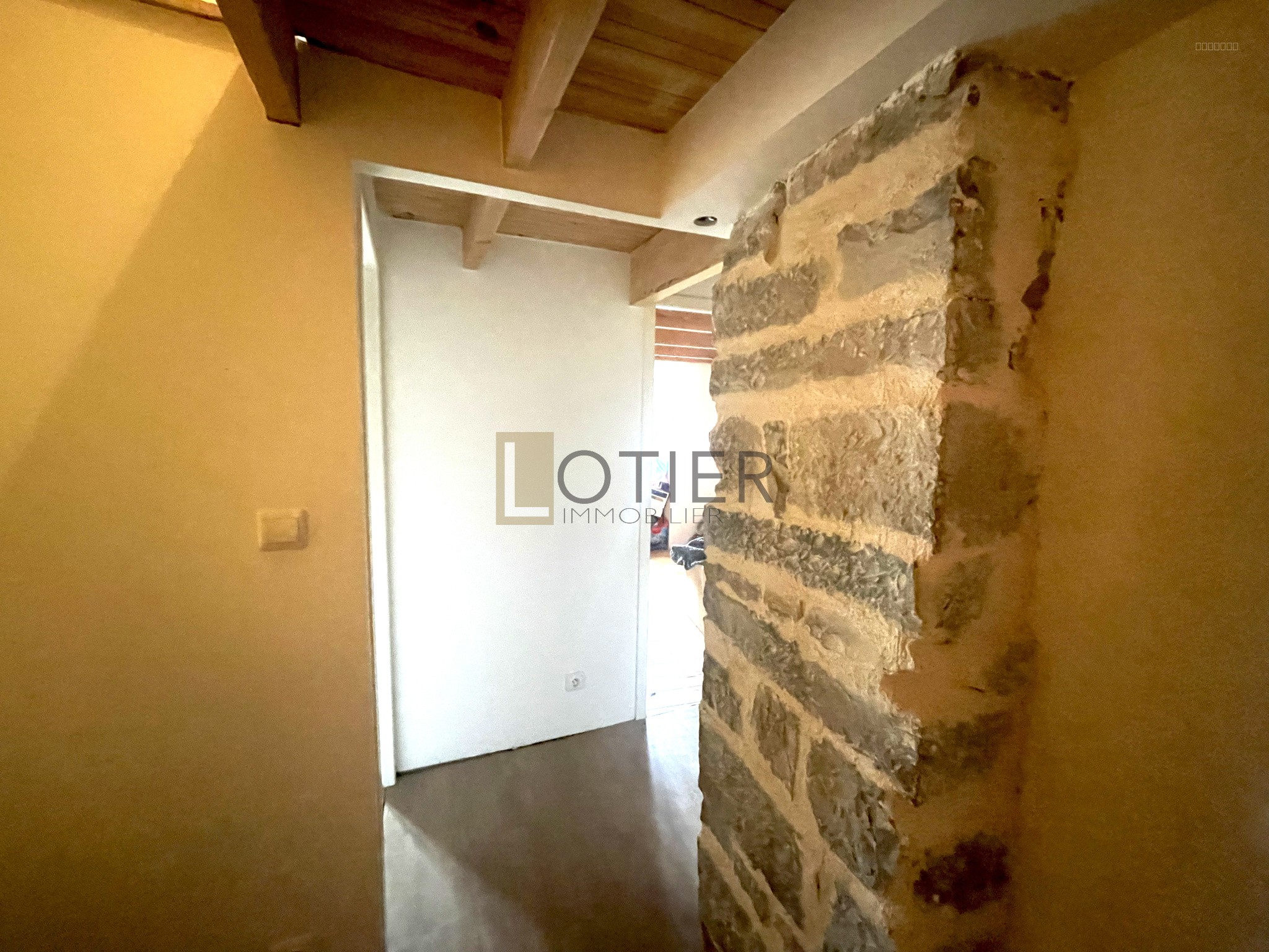 CLARENSAC - MAISON DE VILLAGE - 3 CHAMBRES - environ 100M2 dont 20M2 DE COMBLE AMÉNAGÉE — photo 9