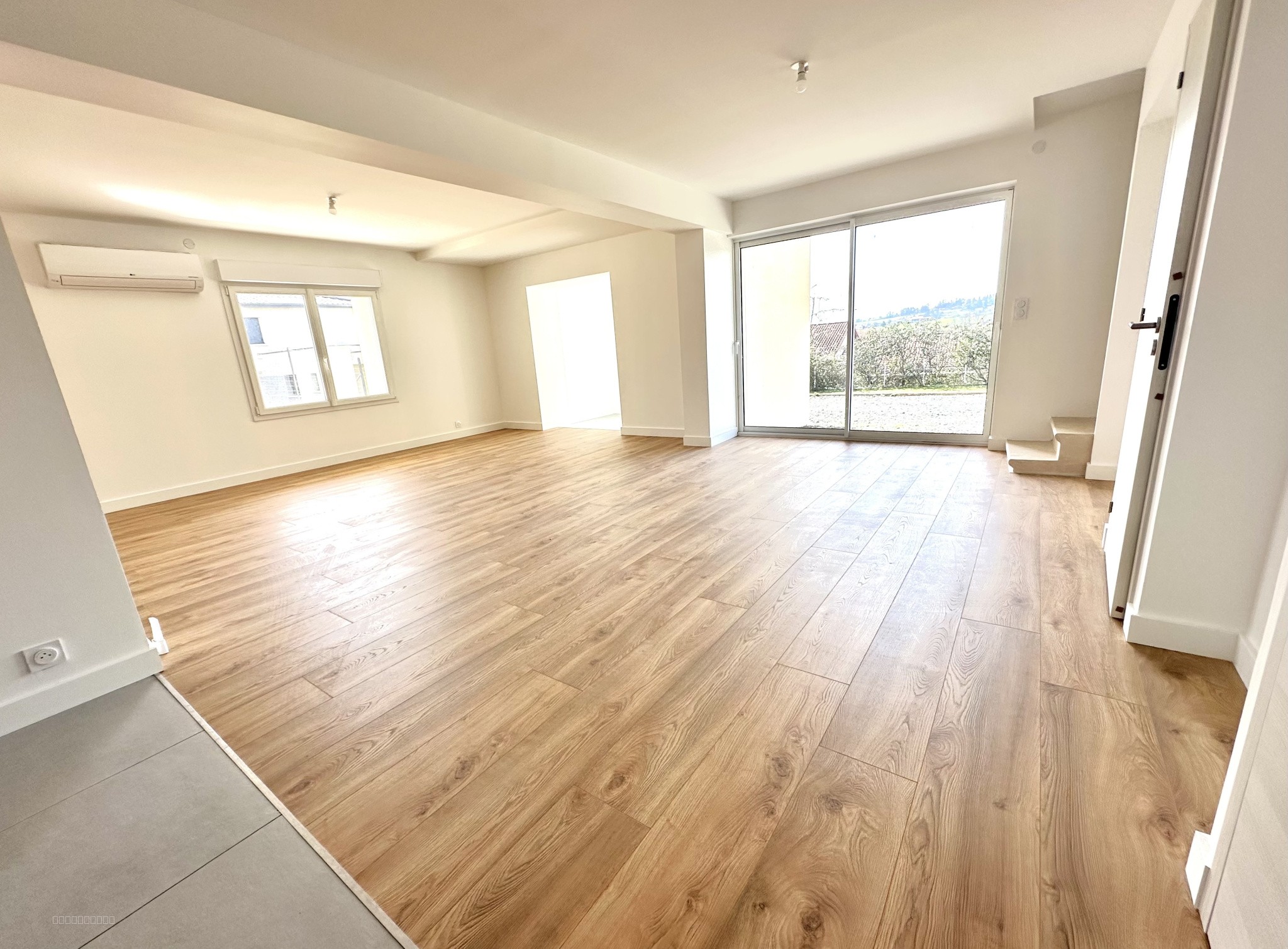 Maisons 5 pièces - 140 m2 - jardin — photo 2