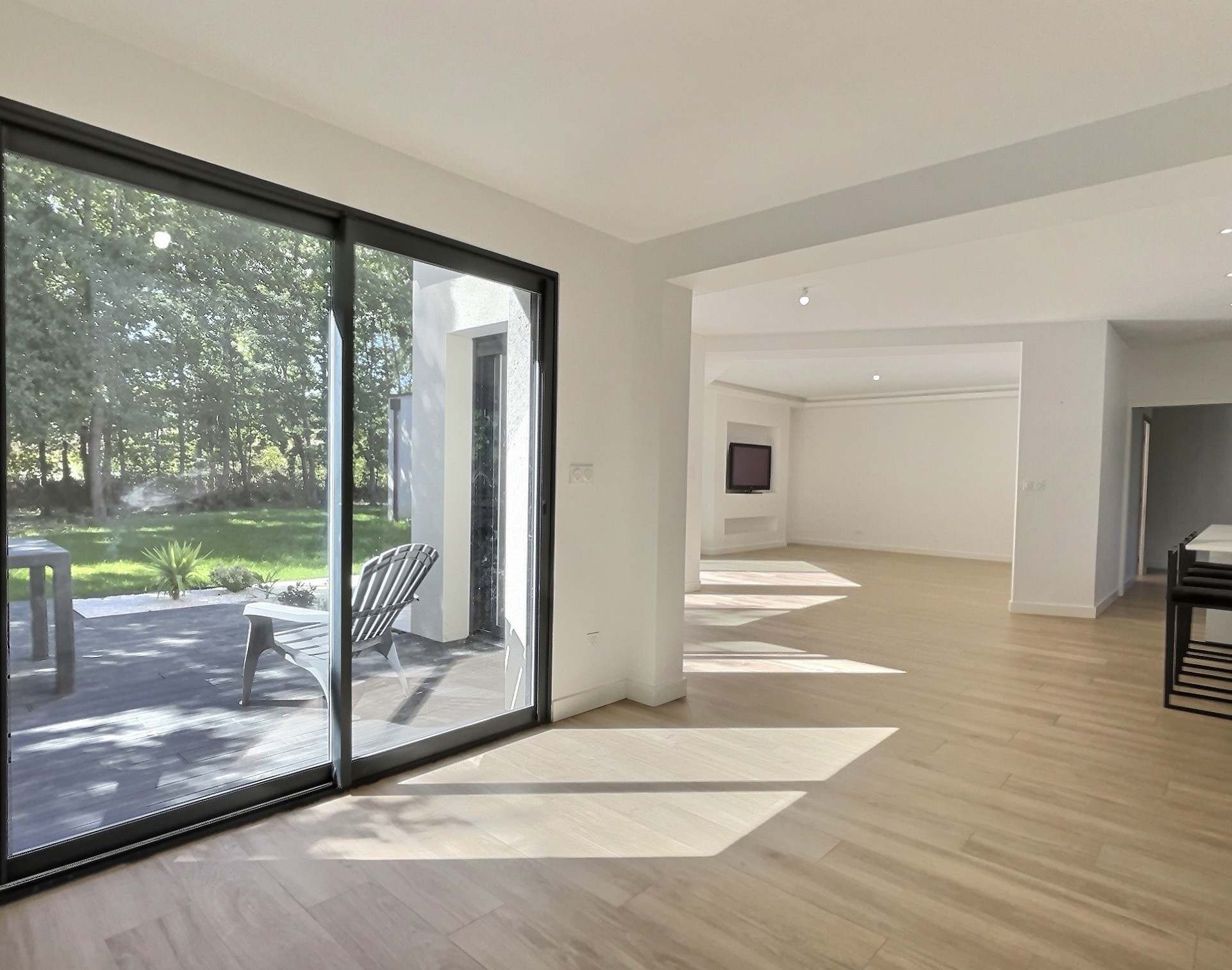 Villa contemporaine de type 6/7 de plain-pied — photo 8