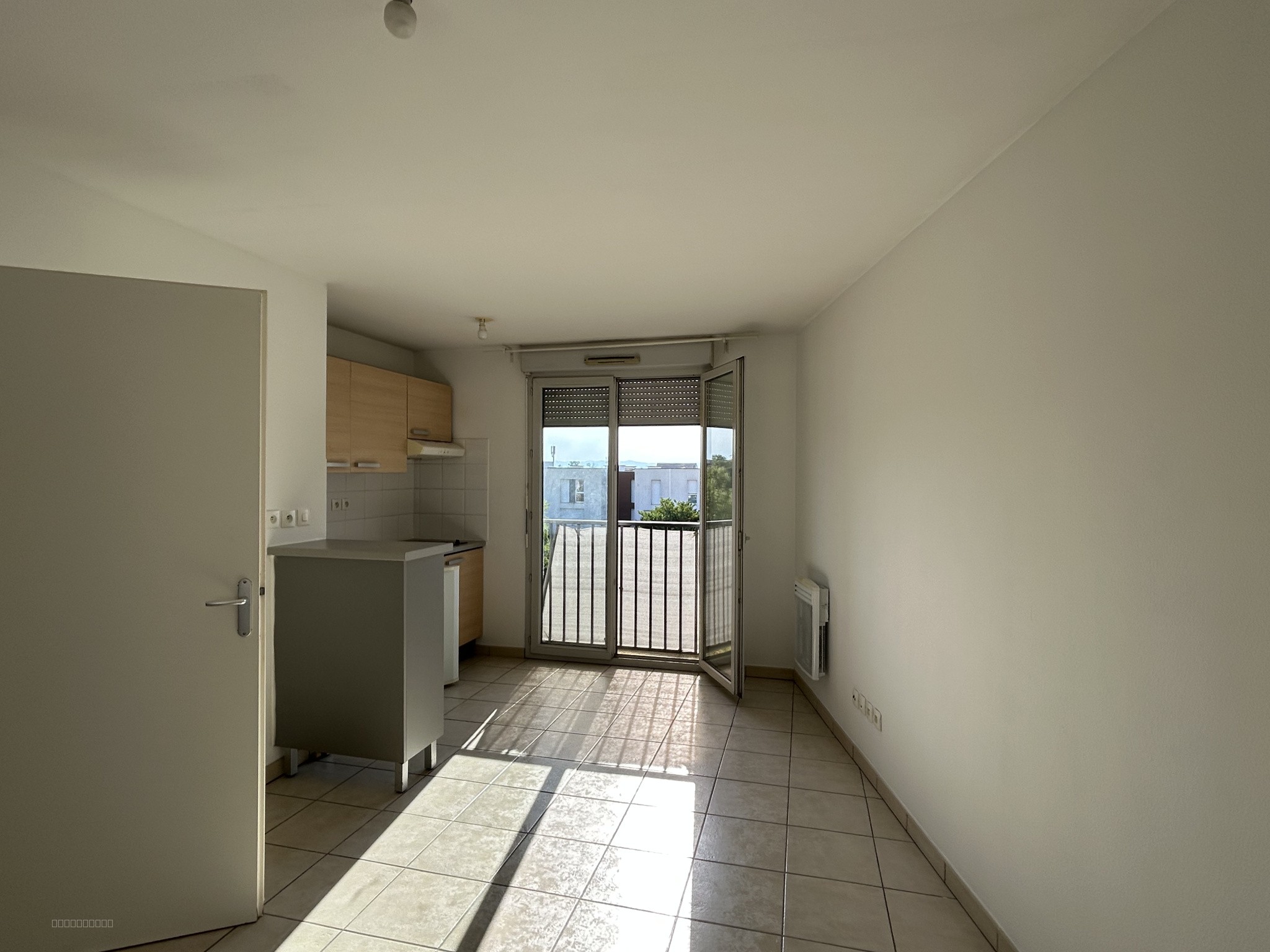Appartement de deux pièces à Meyzieu — photo 2