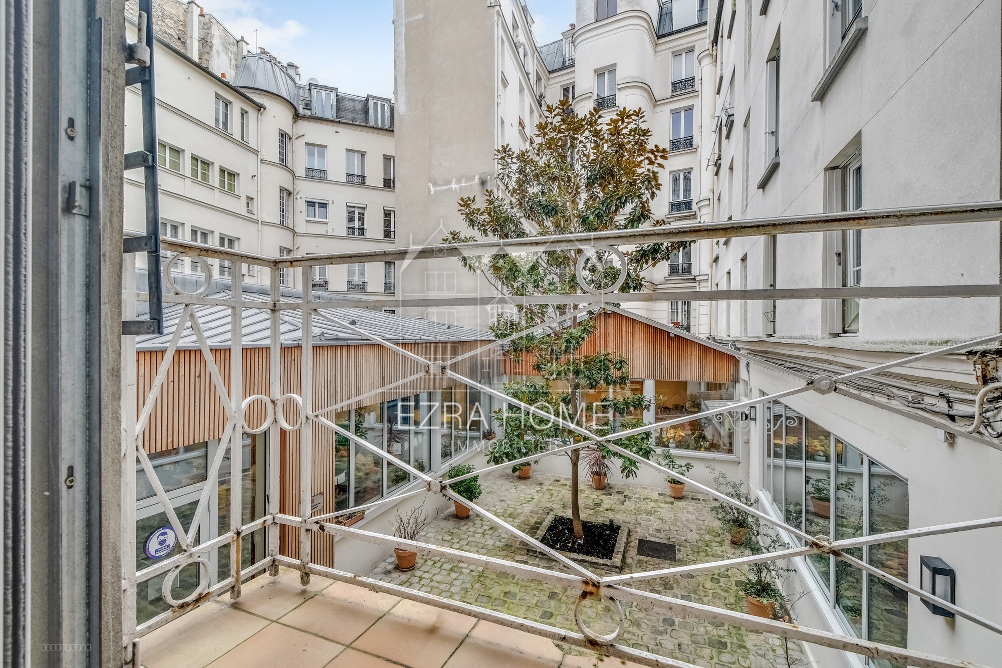 PARIS 3 - APPARTEMENT 4 PIECES - 3 CHAMBRES - CAVE — photo 2