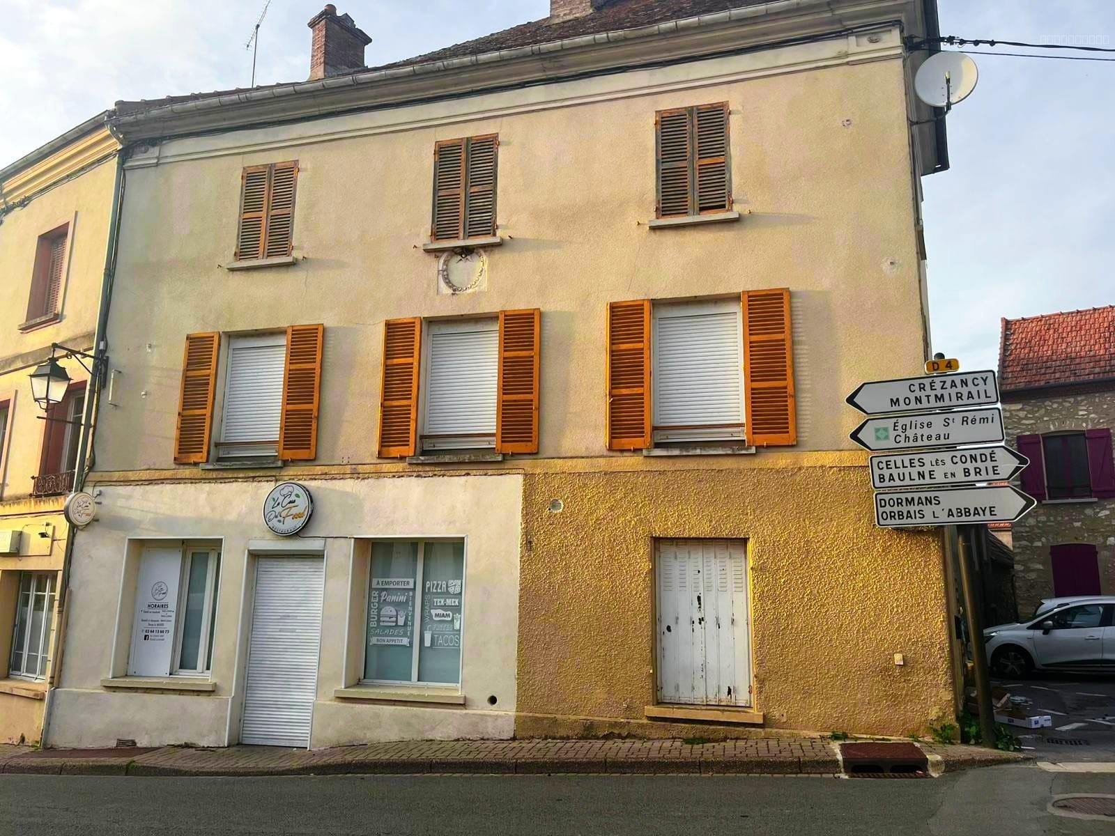 Immeuble de 170m2 avec local commercial et 2 appartements — photo 1