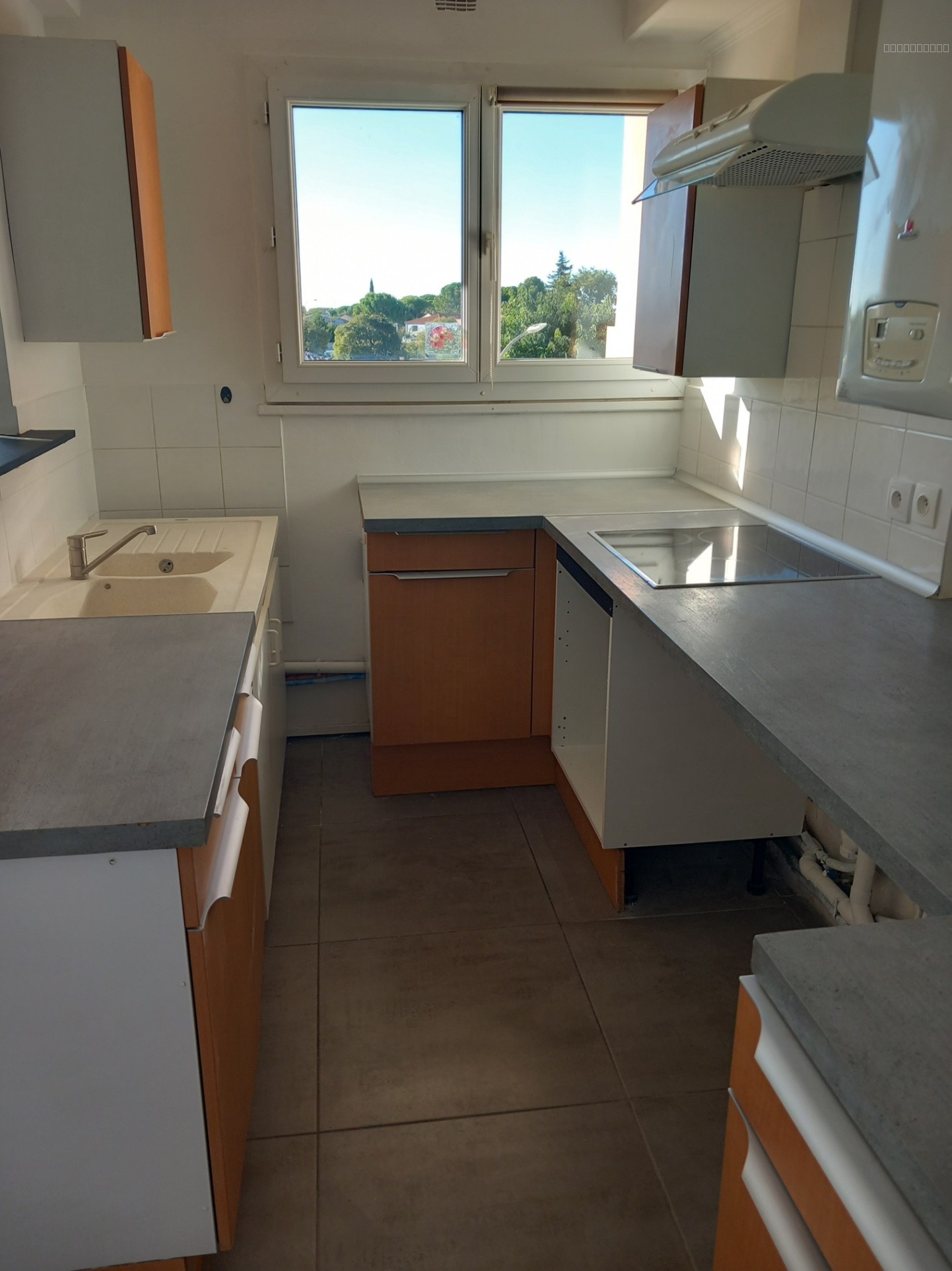 SUPERBE APPARTEMENT P3 RESIDENCE FERMEE ET SECURISEE — photo 9