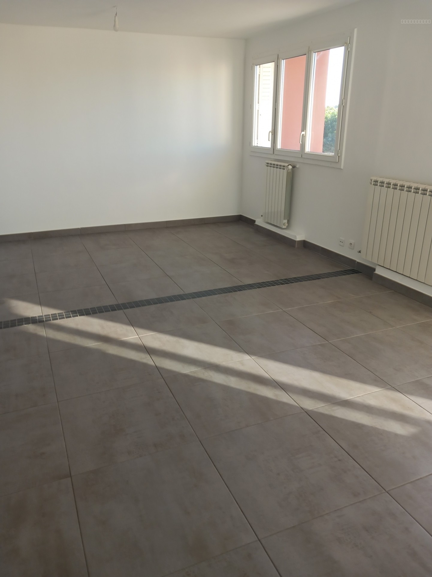 SUPERBE APPARTEMENT P3 RESIDENCE FERMEE ET SECURISEE — photo 11