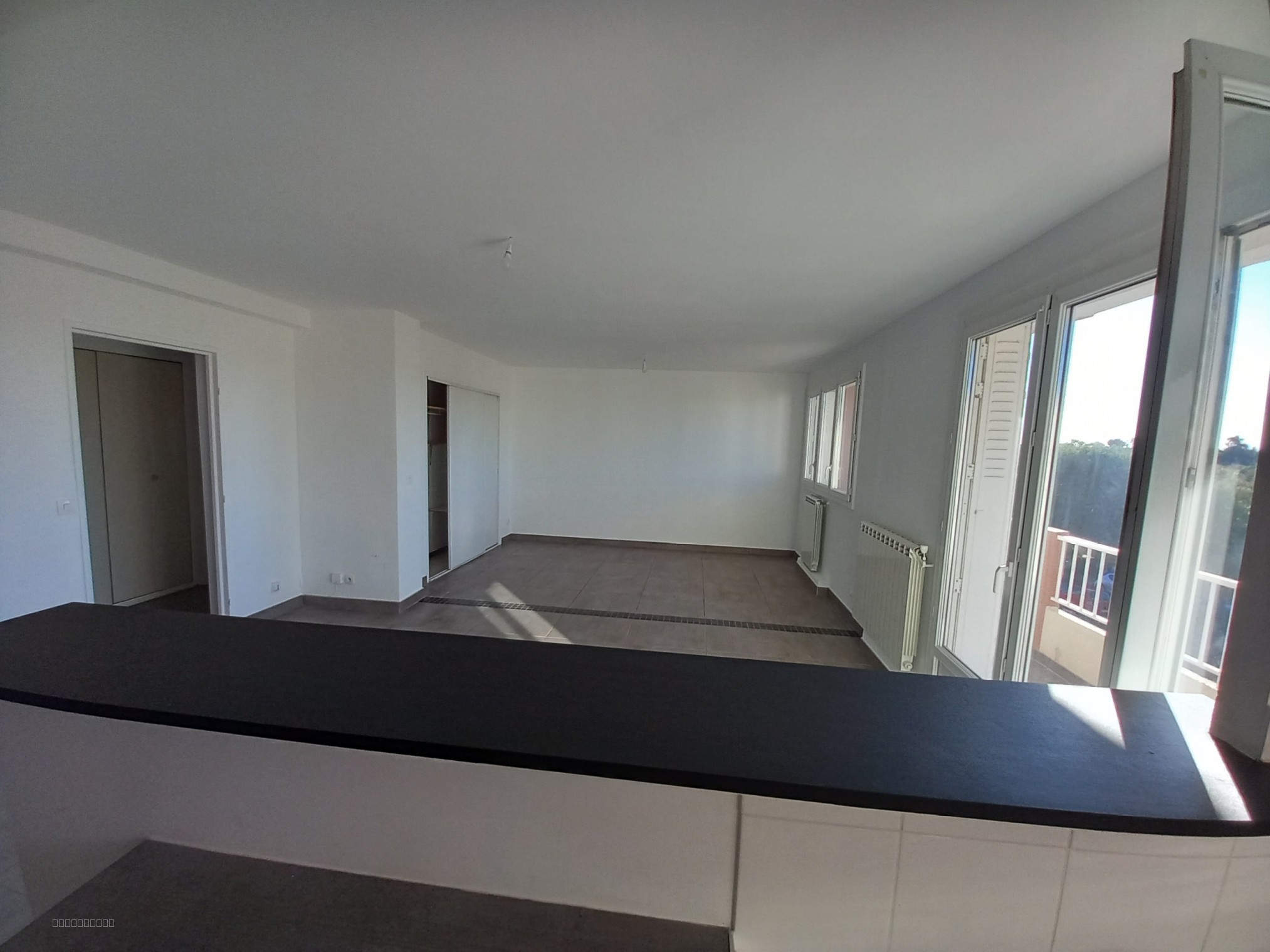 SUPERBE APPARTEMENT P3 RESIDENCE FERMEE ET SECURISEE — photo 2