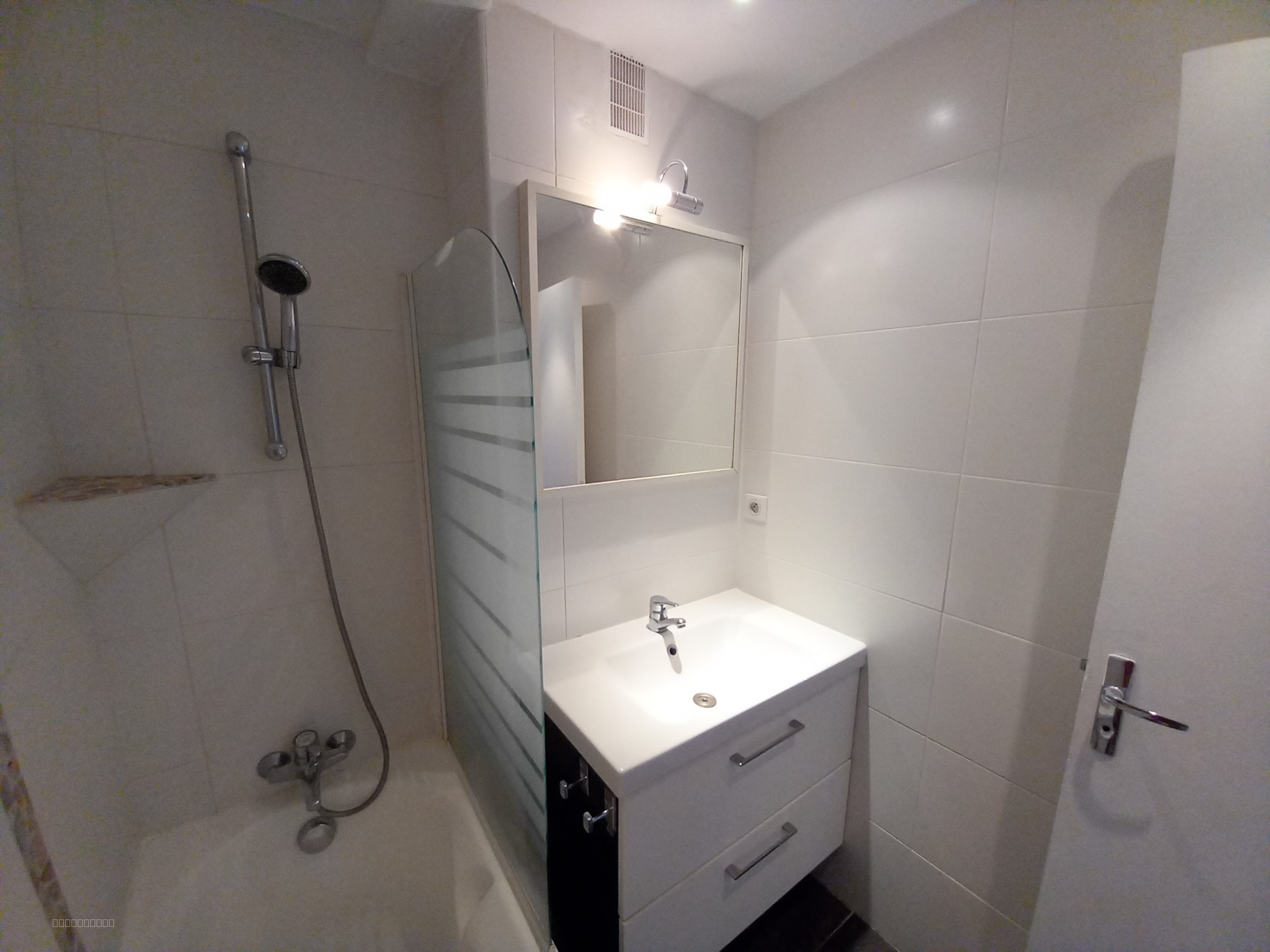 SUPERBE APPARTEMENT P3 RESIDENCE FERMEE ET SECURISEE — photo 14