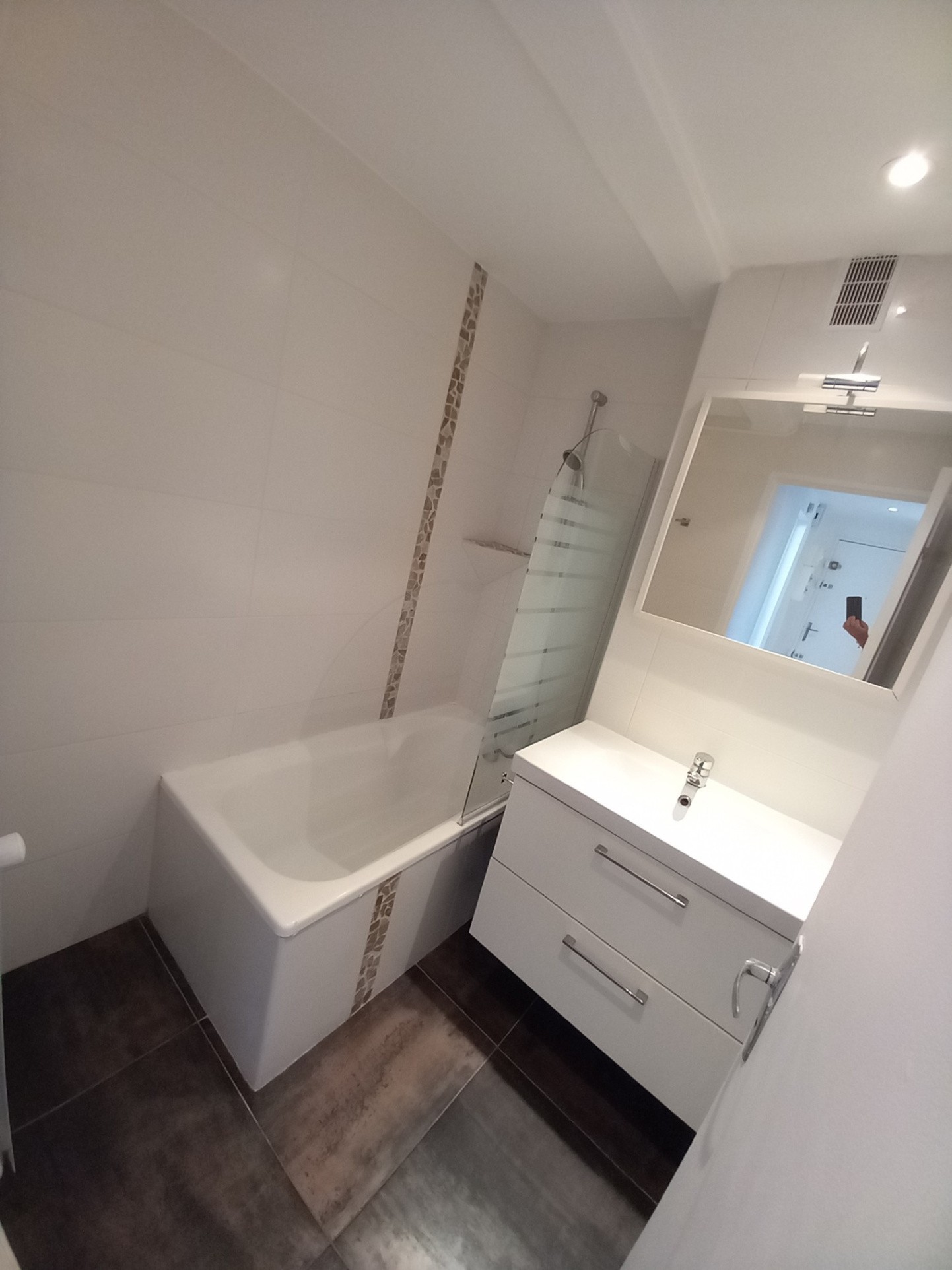 SUPERBE APPARTEMENT P3 RESIDENCE FERMEE ET SECURISEE — photo 10