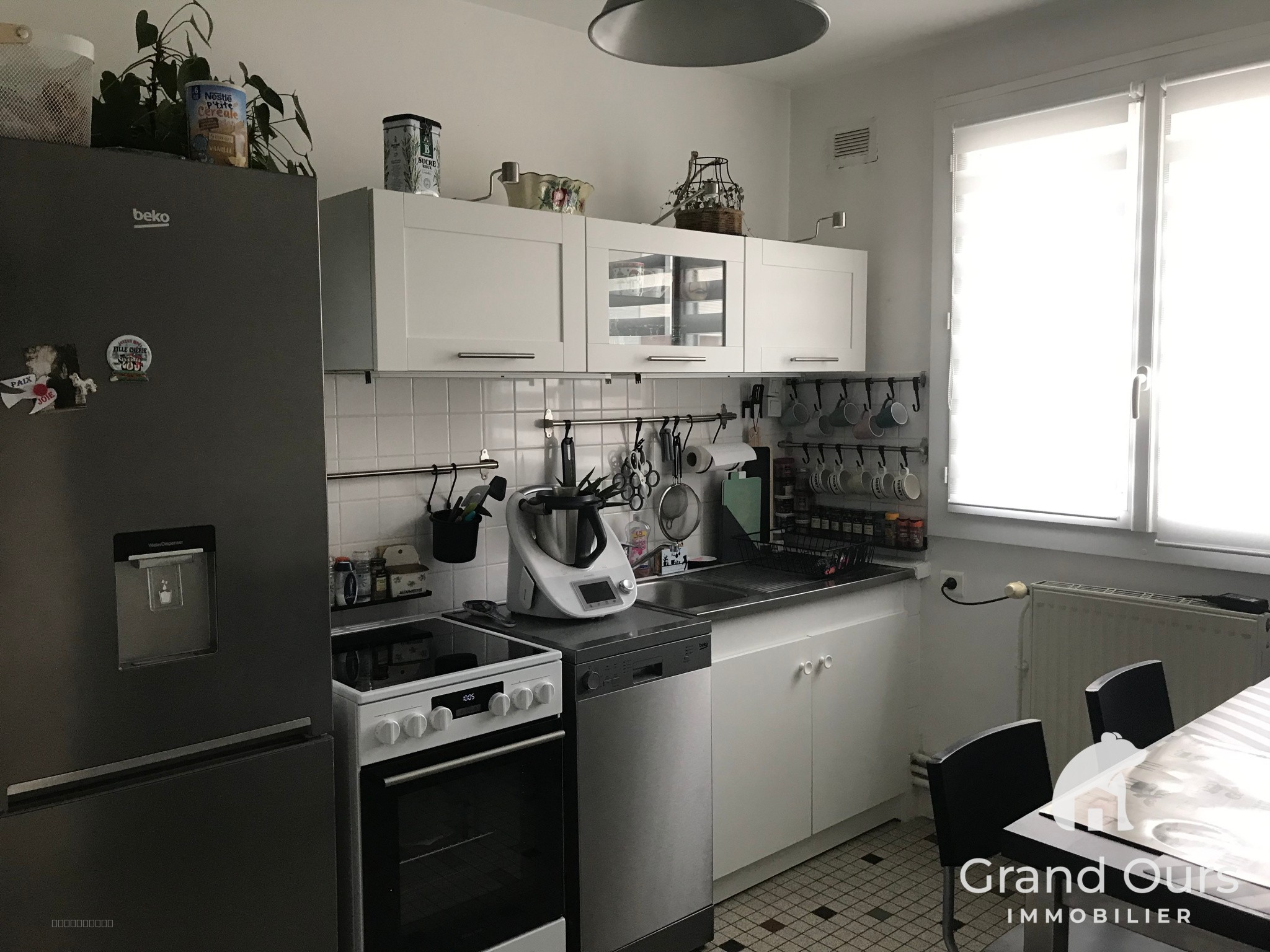 YZEURE -  Maison 5 Pièces avec Terrasse, Jardin et Garage — photo 4