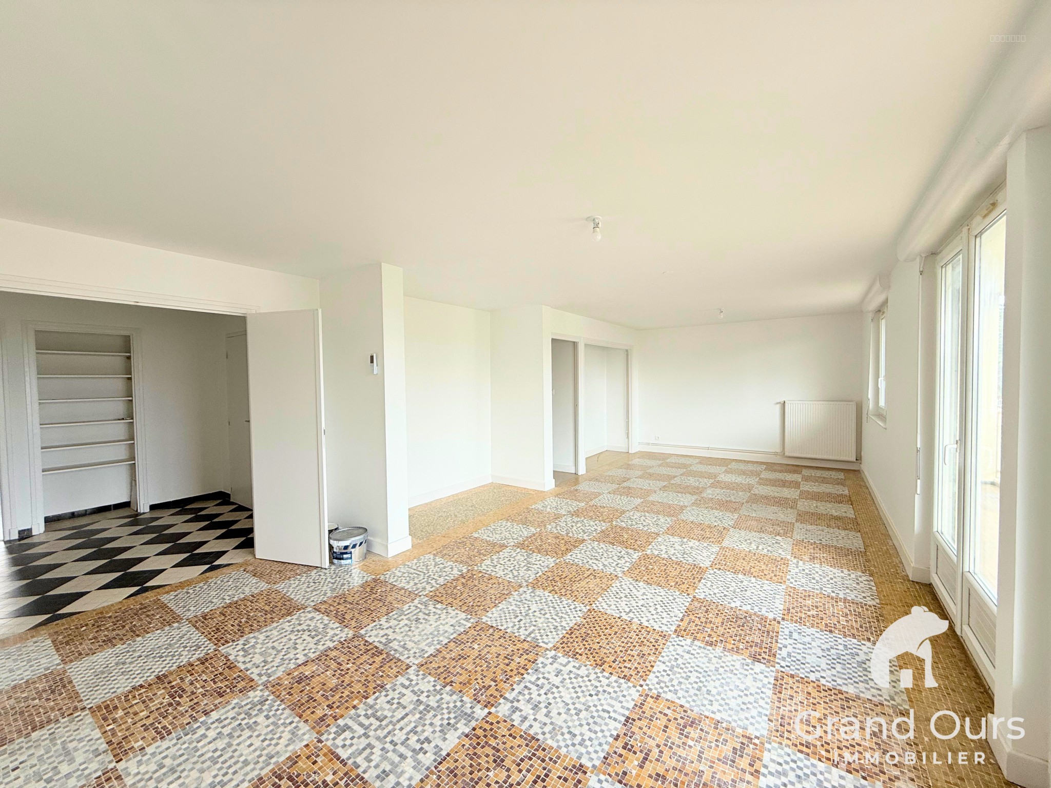 YZEURE - Appartement T4bis Lumineux avec Balcons, Garage et Jardin Privatif — photo 7