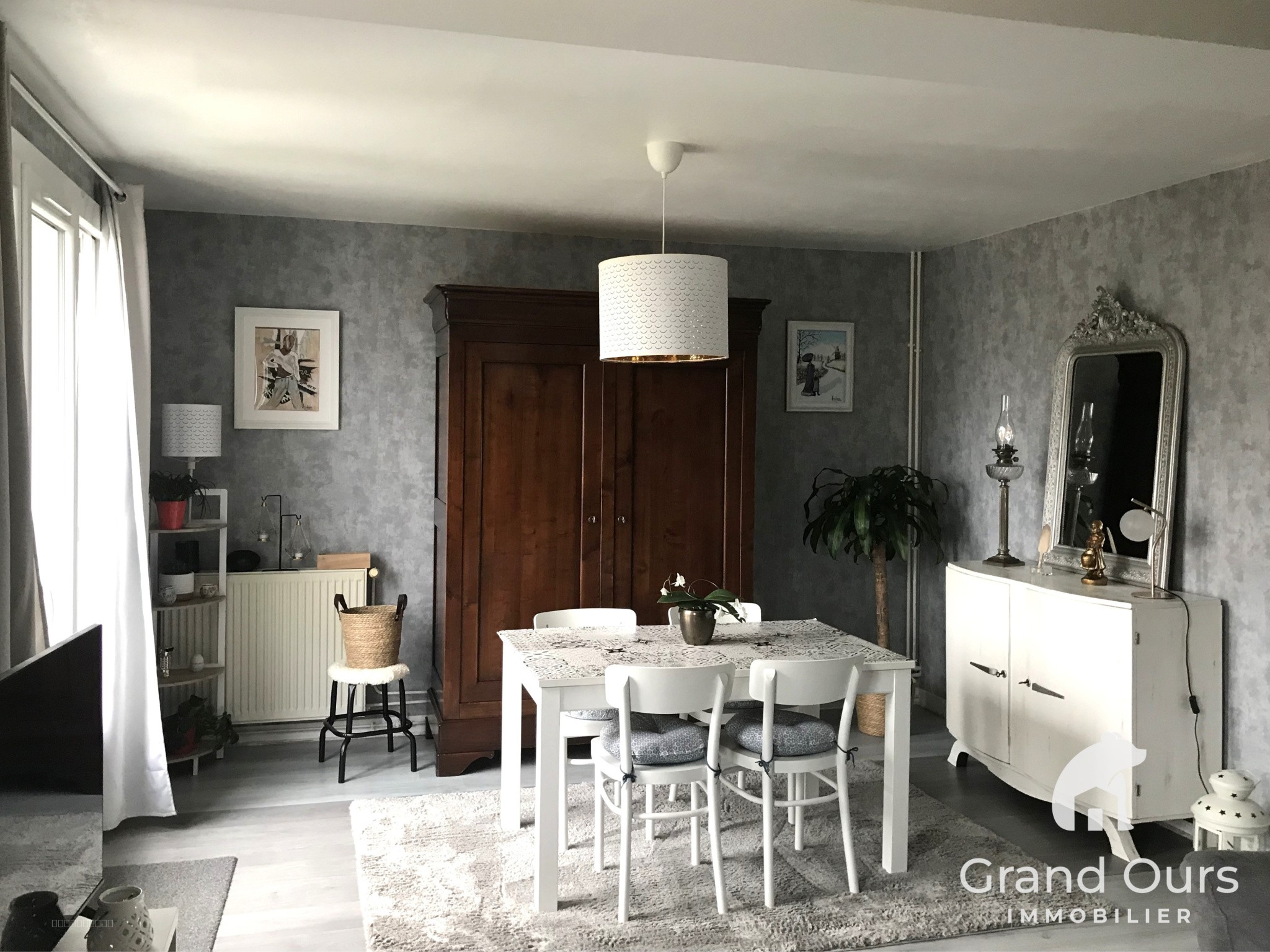YZEURE -  Maison 5 Pièces avec Terrasse, Jardin et Garage — photo 2