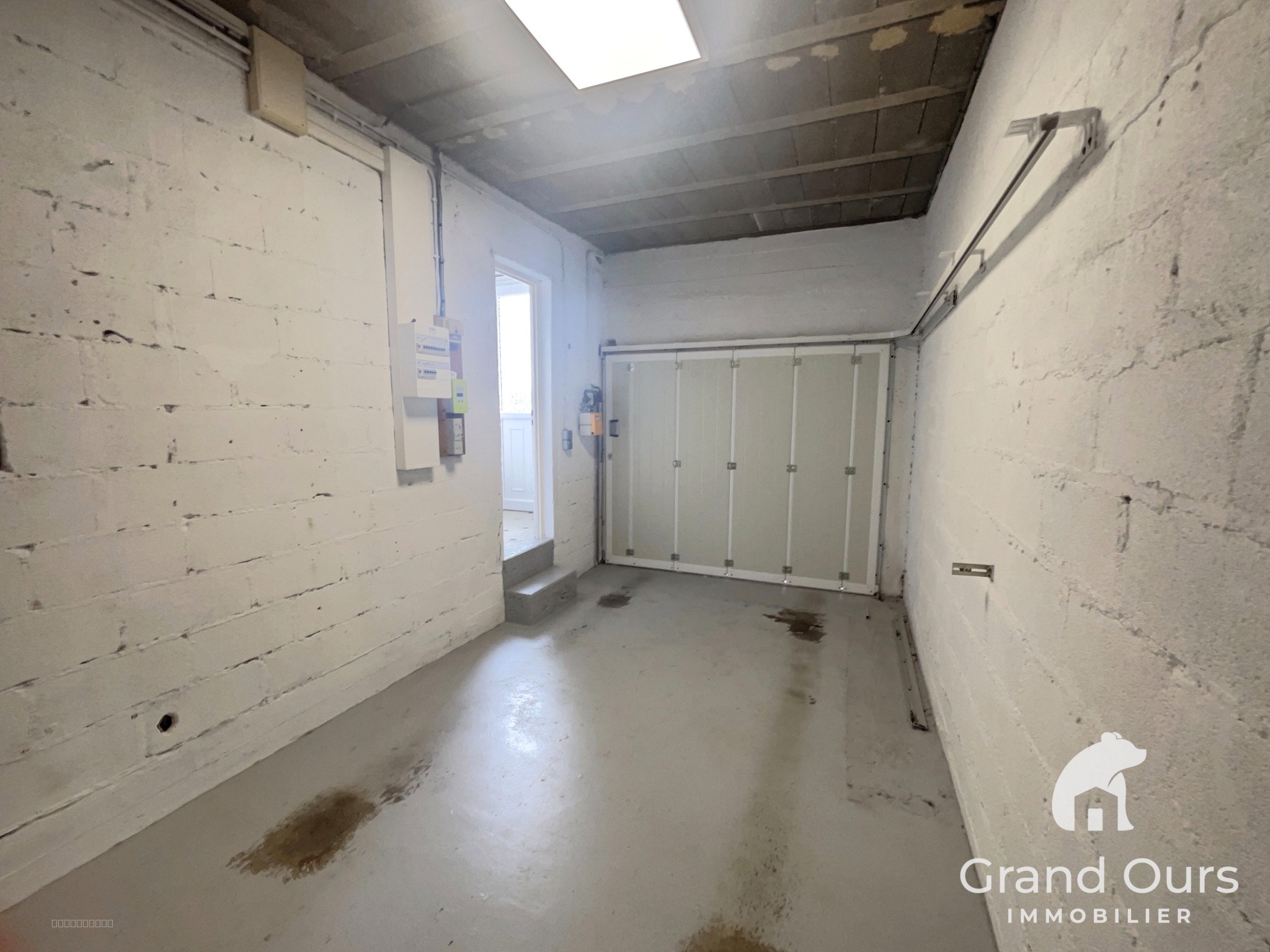 YZEURE -  Maison 5 Pièces avec Terrasse, Jardin et Garage — photo 10