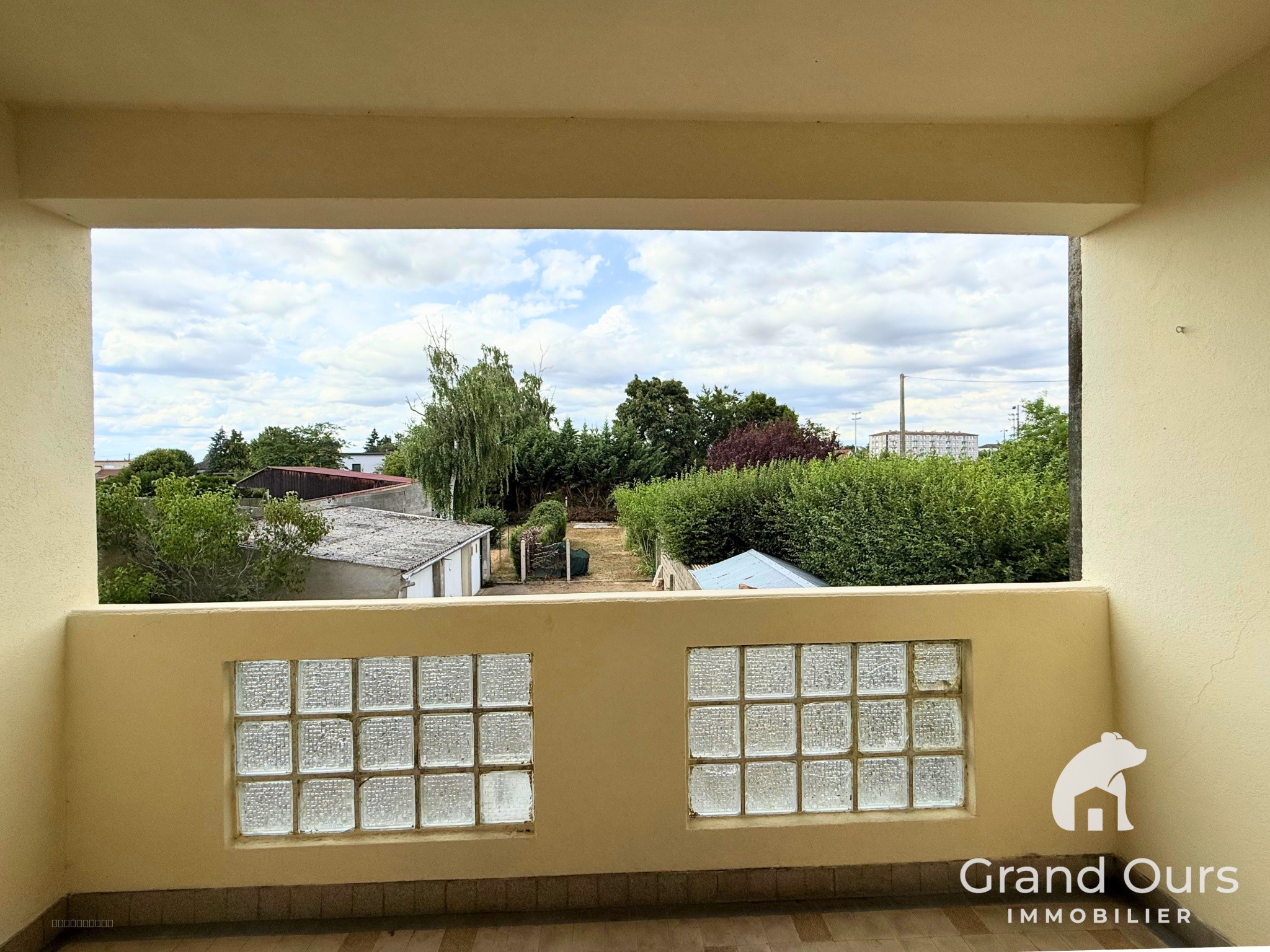 YZEURE - Appartement T4bis Lumineux avec Balcons, Garage et Jardin Privatif — photo 6