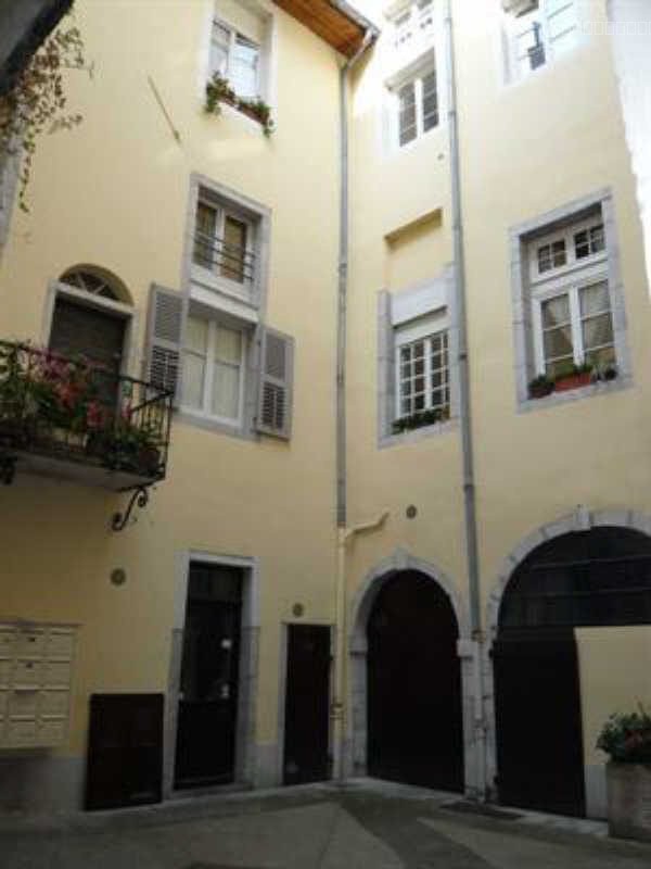 CHAMBERY, hyper centre T1 en duplex — photo 3