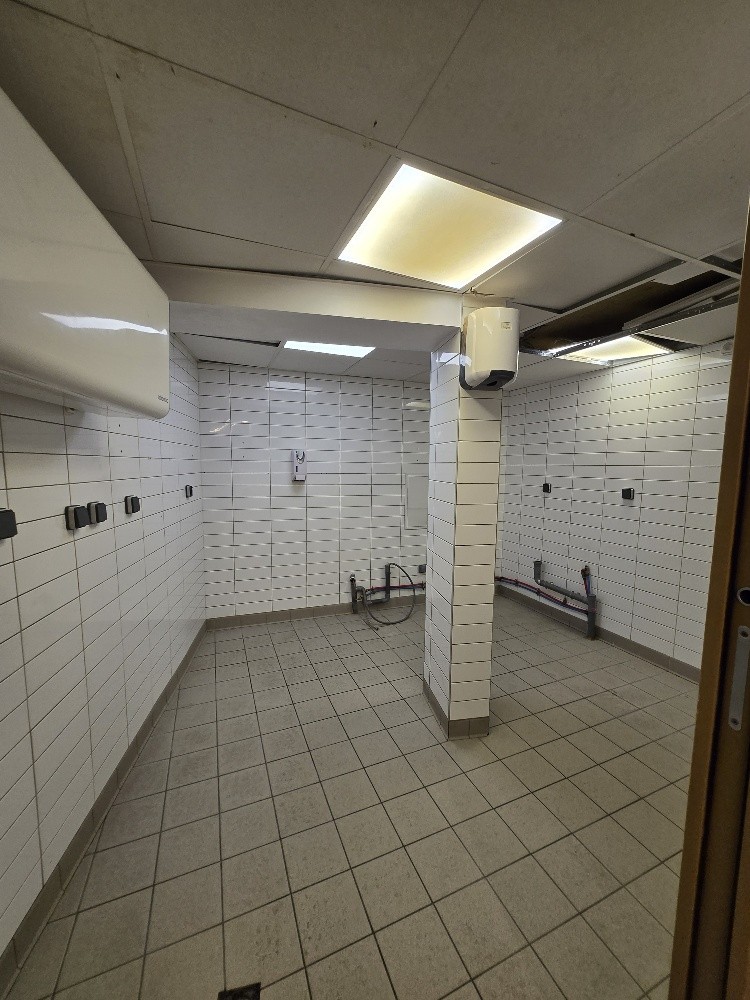 Local commercial 72 m2 centre Grézieu La Varenne — photo 11