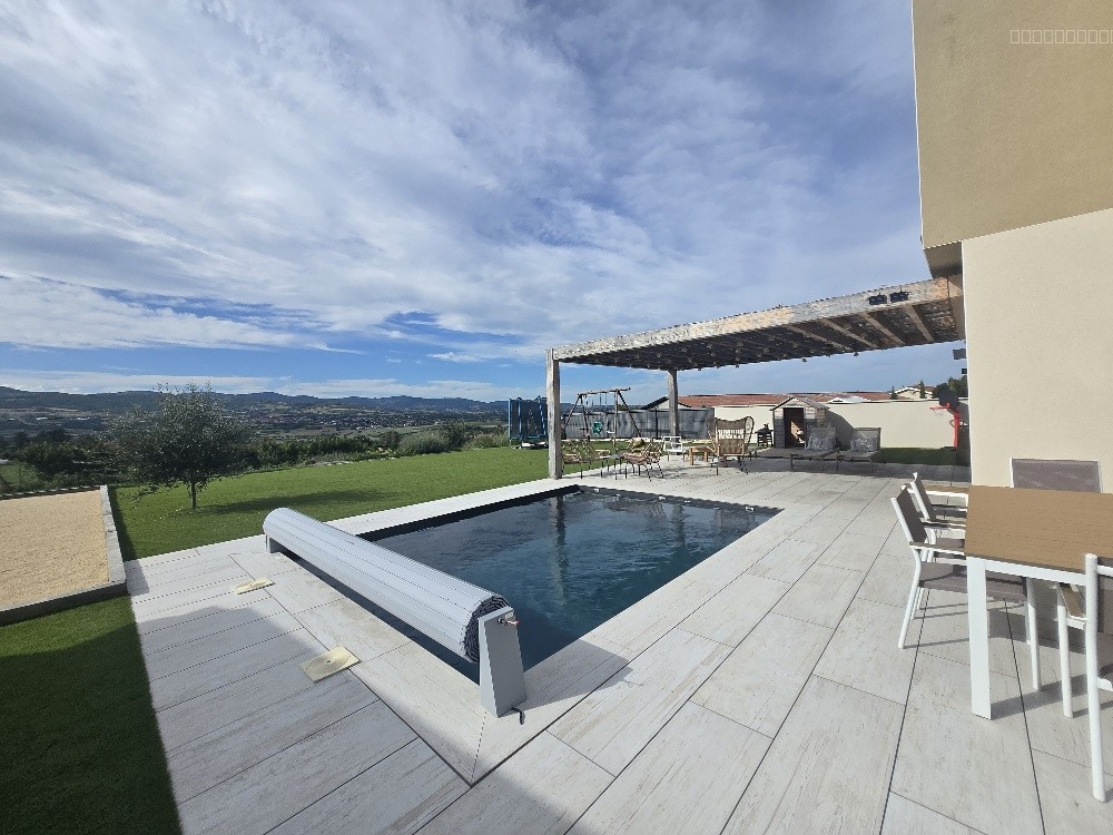 SOUCIEU EN JARREST Villa moderne (2022) 133 m2 hab. sur Terrain clos de 1100 m2 / piscine au sel /chauffée — photo 3