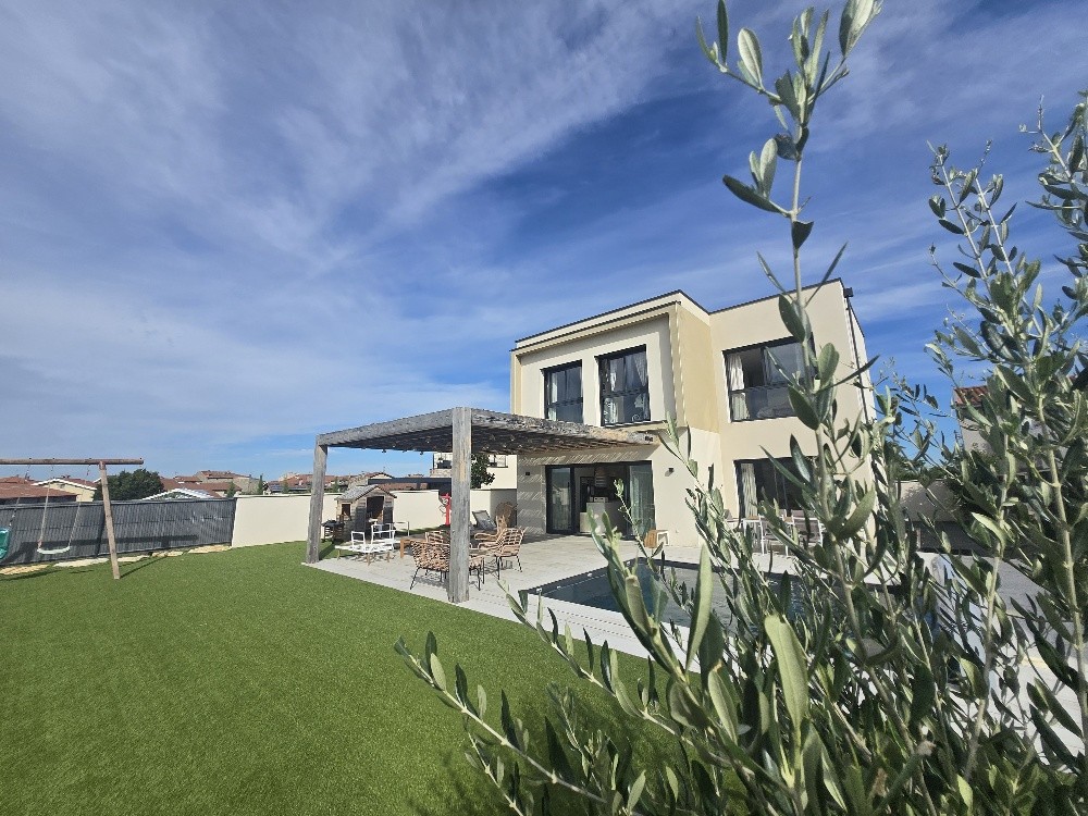SOUCIEU EN JARREST Villa moderne (2022) 133 m2 hab. sur Terrain clos de 1100 m2 / piscine au sel /chauffée — photo 4