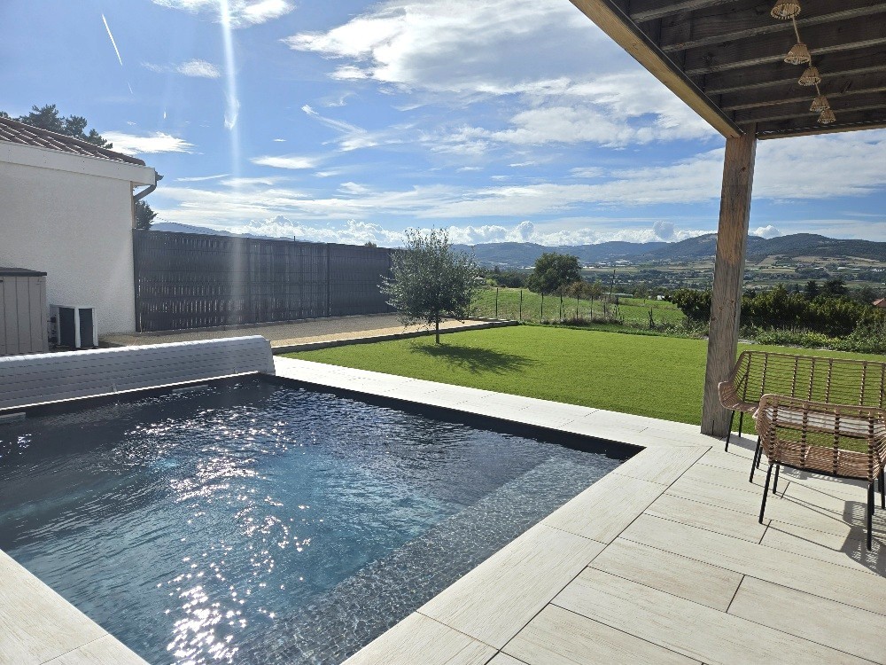 SOUCIEU EN JARREST Villa moderne (2022) 133 m2 hab. sur Terrain clos de 1100 m2 / piscine au sel /chauffée — photo 2