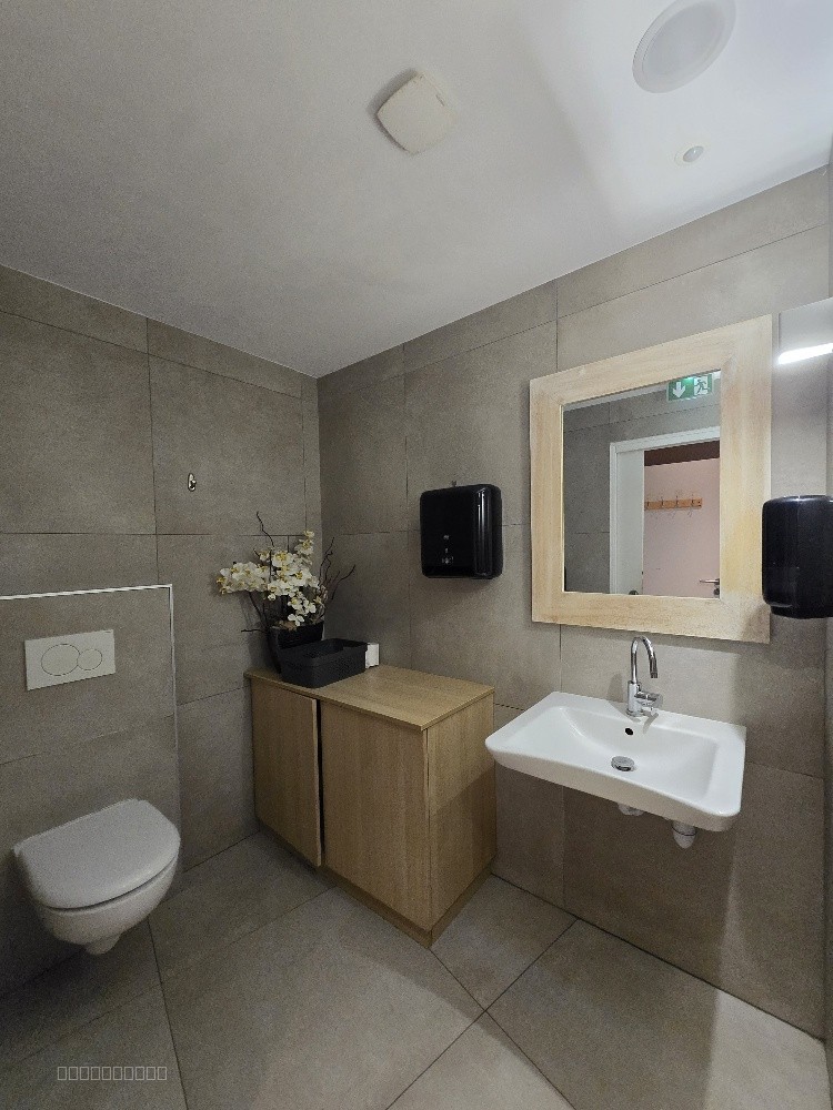 Local commercial 72 m2 centre Grézieu La Varenne — photo 12