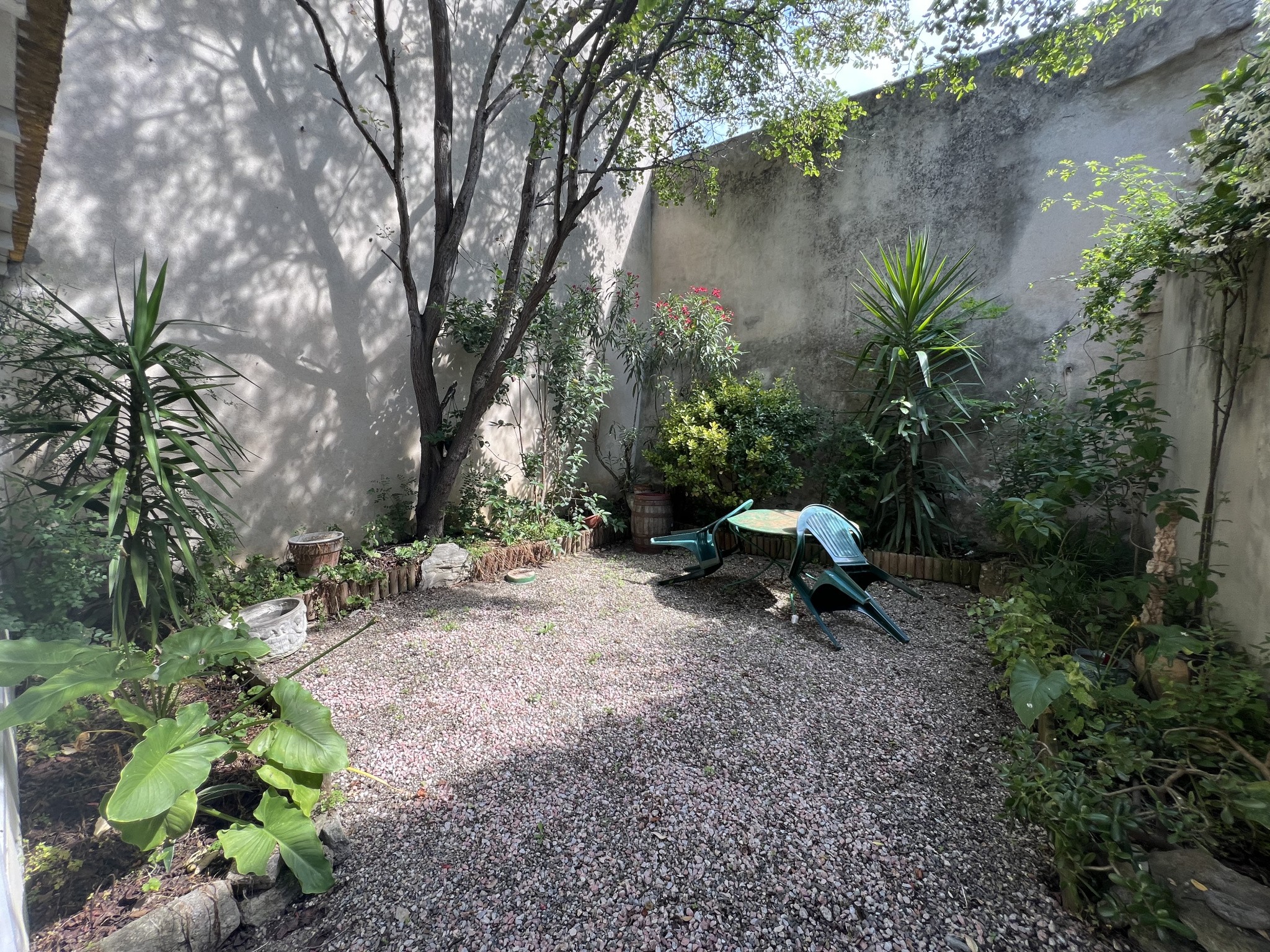 maison de village avec cour sans vis a vis et garage — photo 2