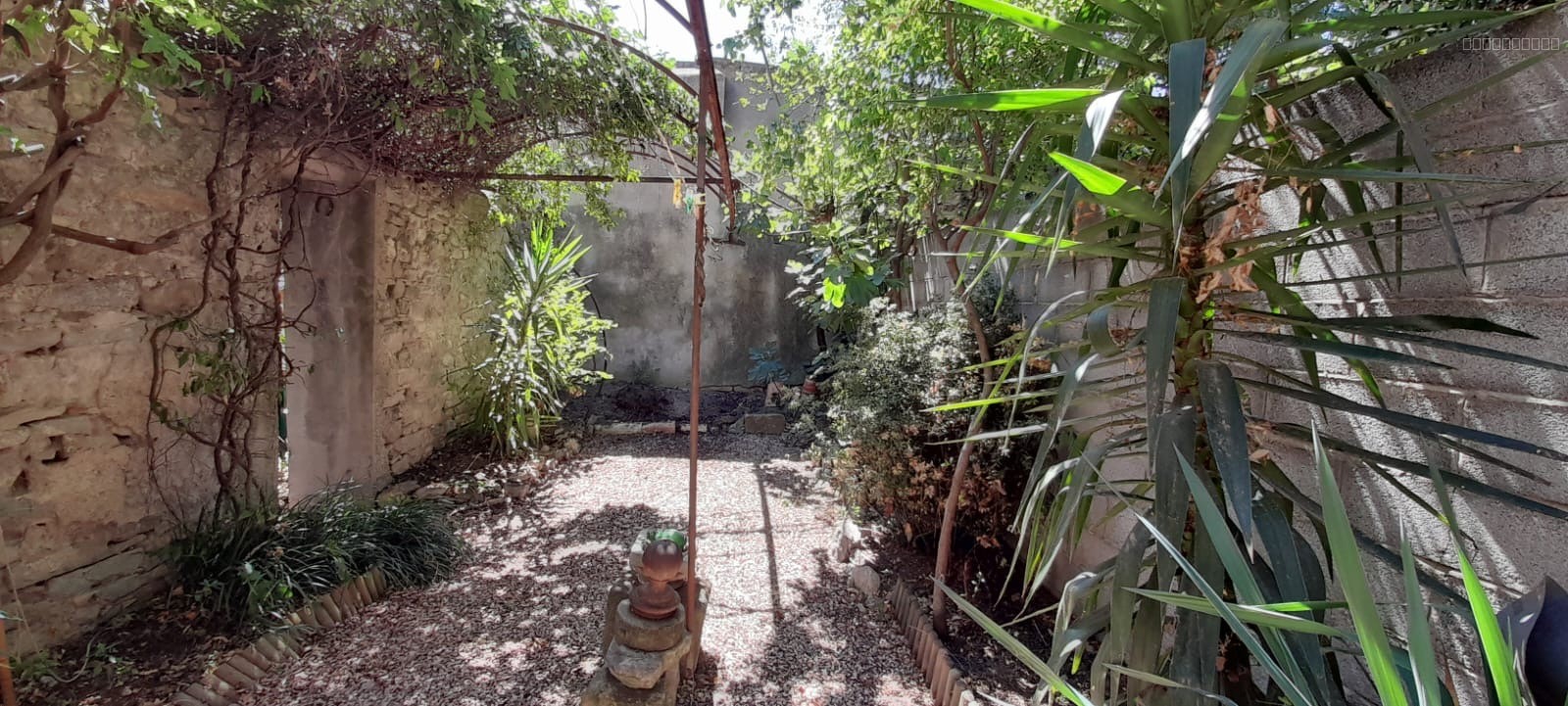 maison de village avec cour sans vis a vis et garage — photo 13