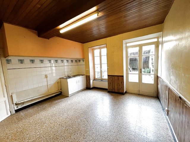 Maison avec cour et terrasse — photo 5