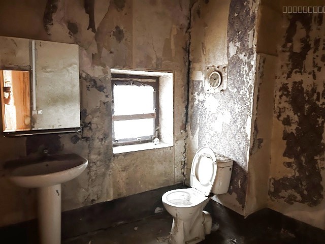 maison de village avec cour et garage — photo 9