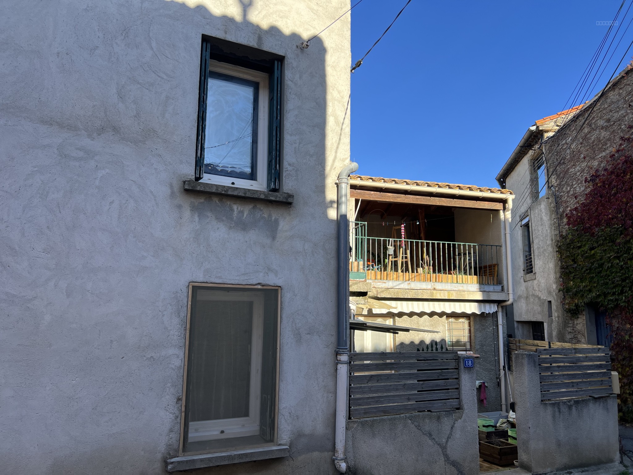 Maison avec cour et terrasse — photo 17