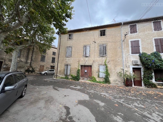maison de village avec cour et garage — photo 7