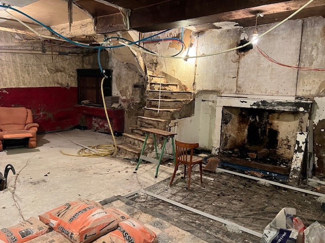 maison de village avec cour et garage — photo 4