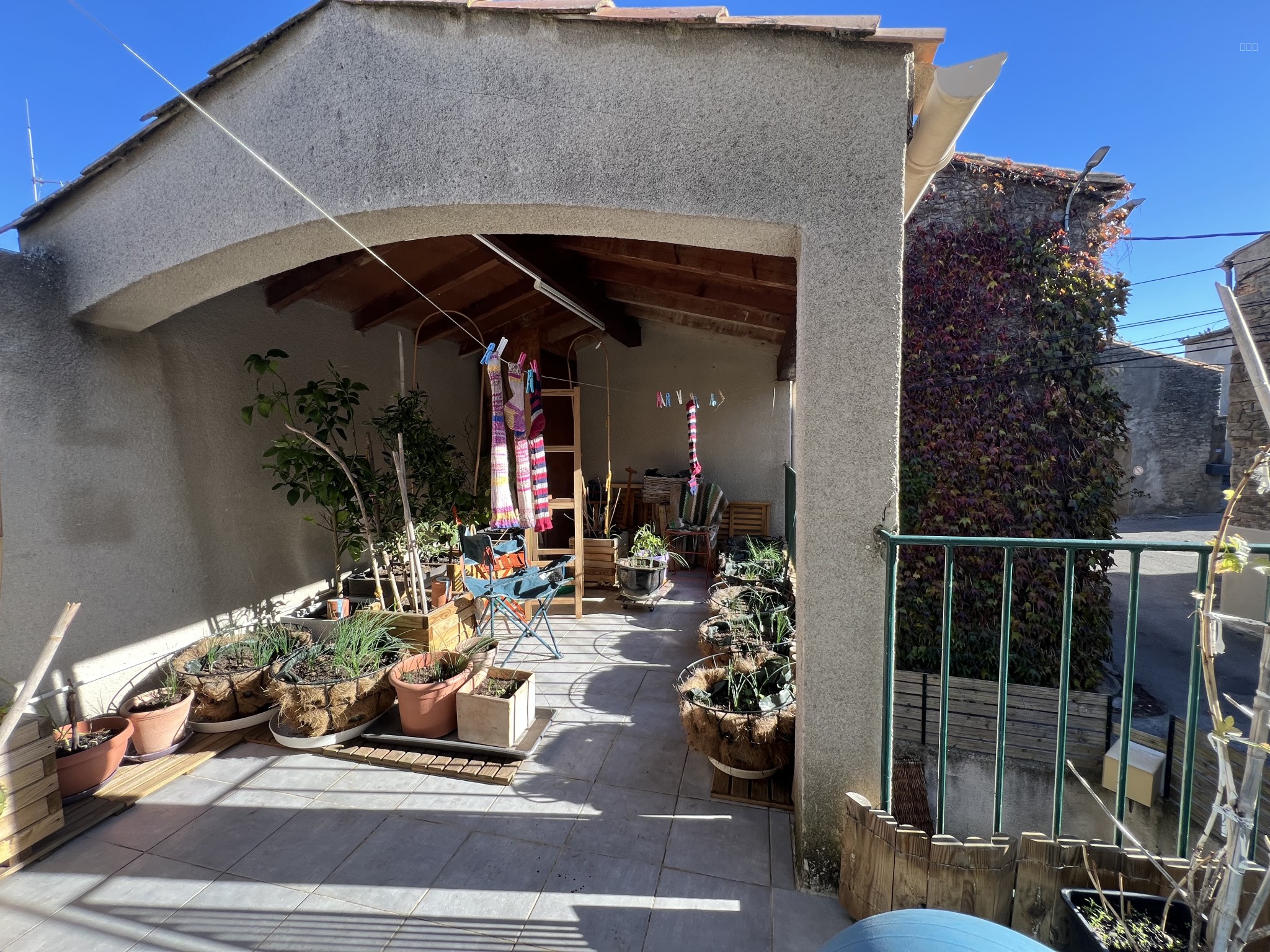 Maison avec cour et terrasse — photo 13