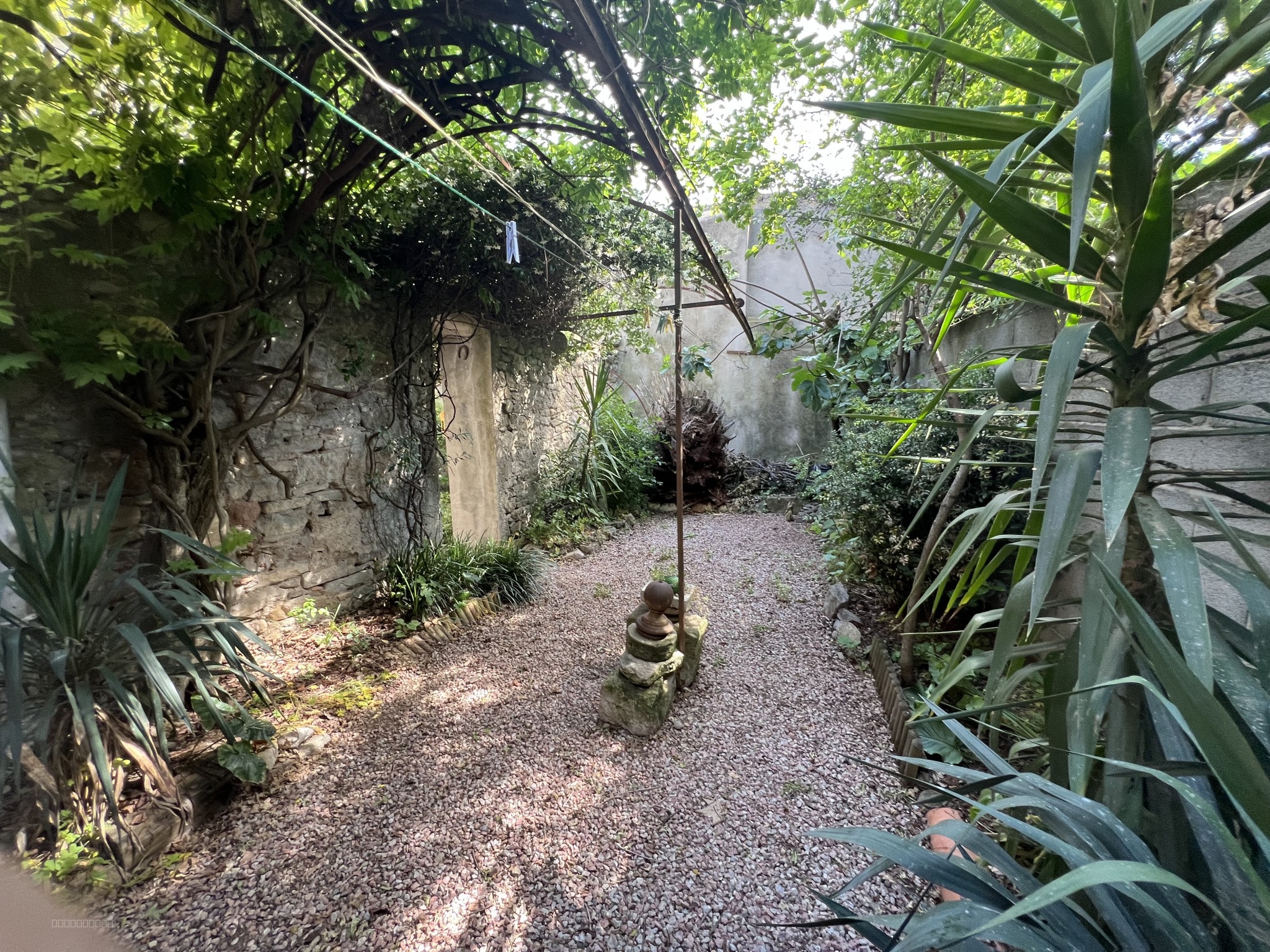 maison de village avec cour sans vis a vis et garage — photo 6