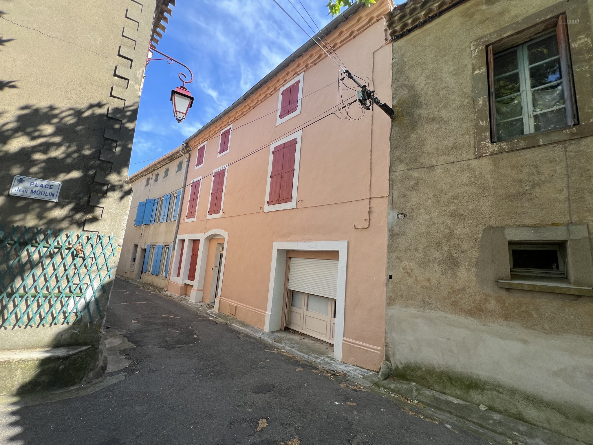 maison de village avec cour sans vis a vis et garage — photo 11