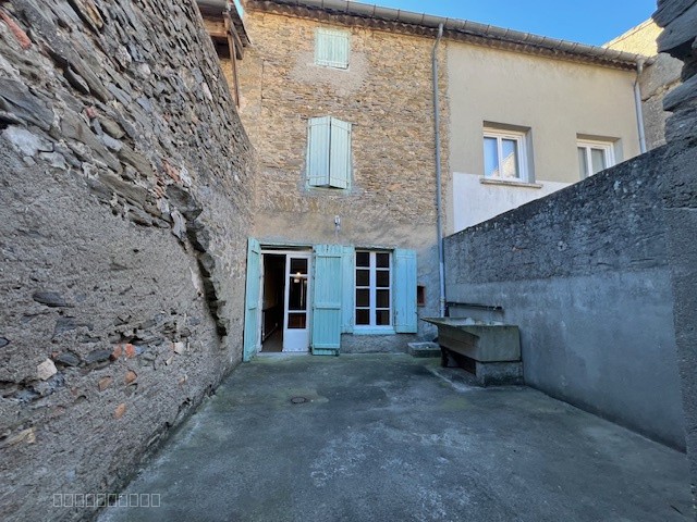 Maison avec cour et terrasse — photo 4