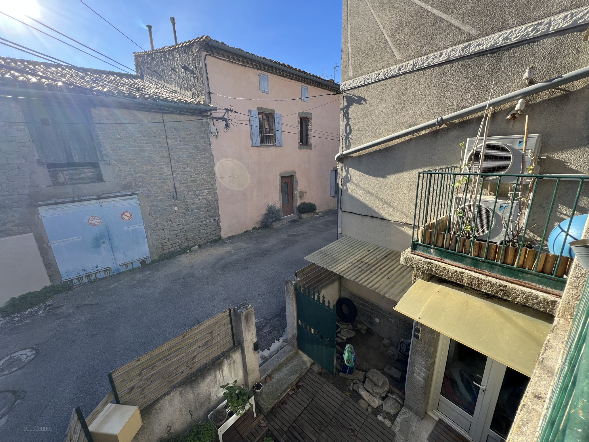 Maison avec cour et terrasse — photo 12