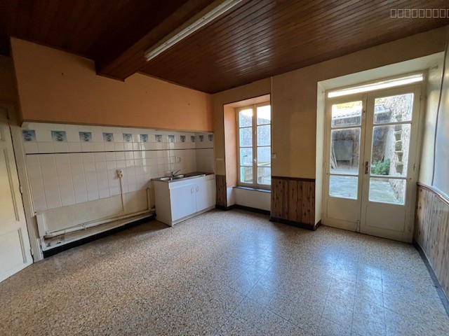 Maison avec cour et terrasse — photo 11