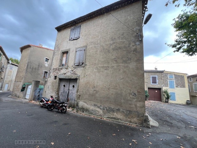 maison de village avec cour et garage — photo 8