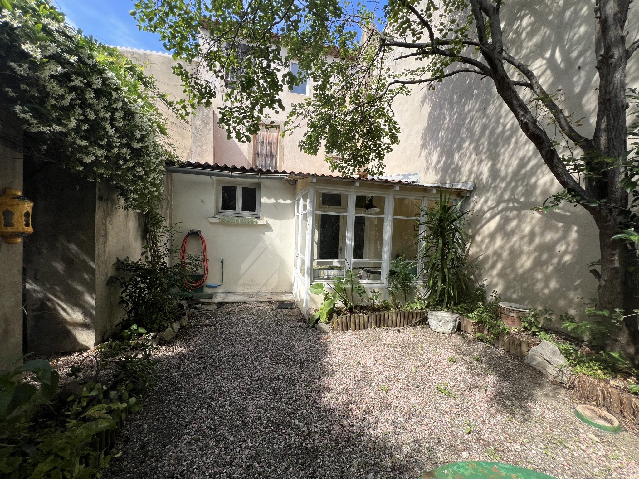 maison de village avec cour sans vis a vis et garage — photo 9