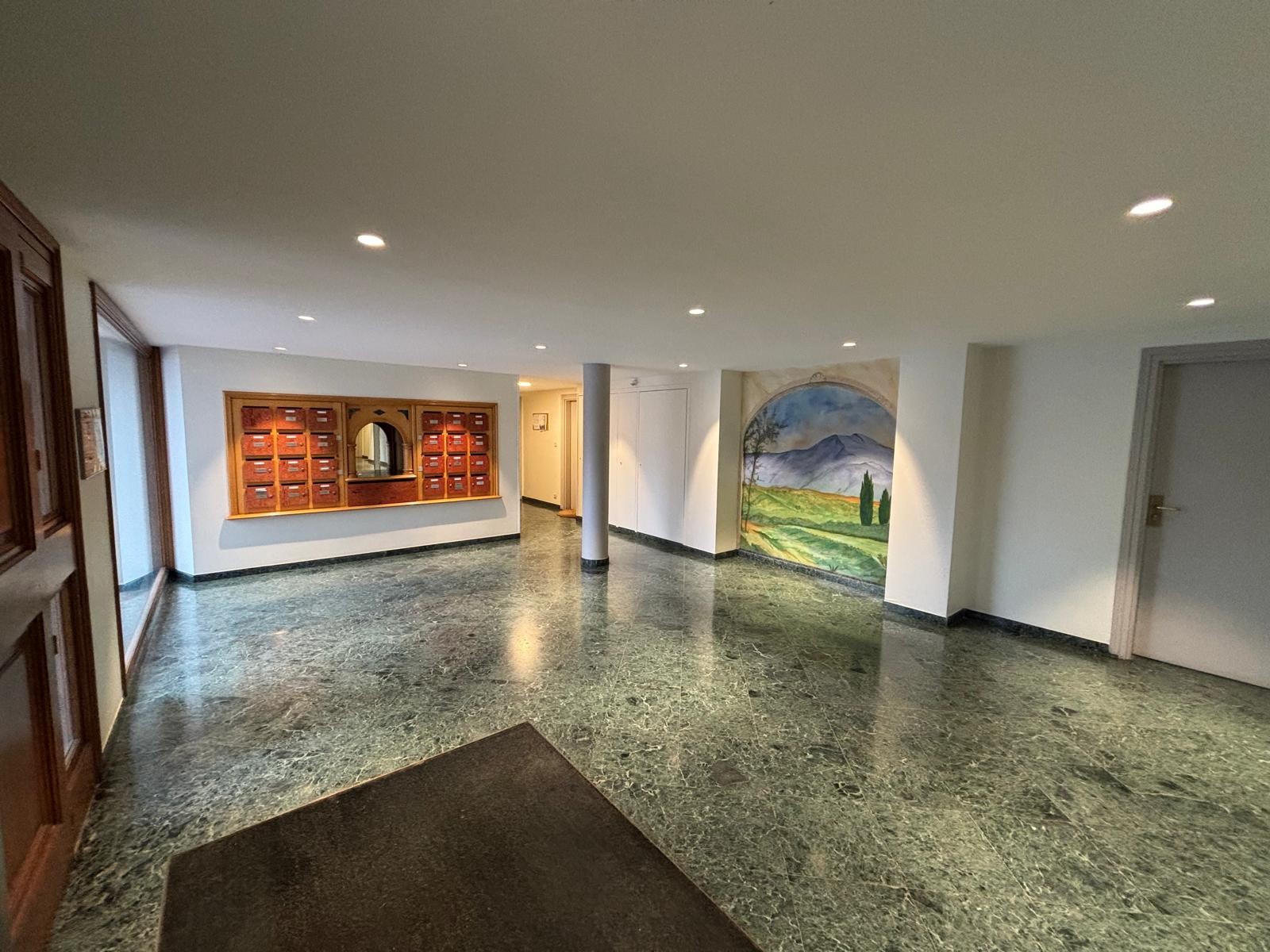 COEUR MONPLAISIR : T2 en étage élevé, calme et sans vis à vis avec garage et cave — photo 2