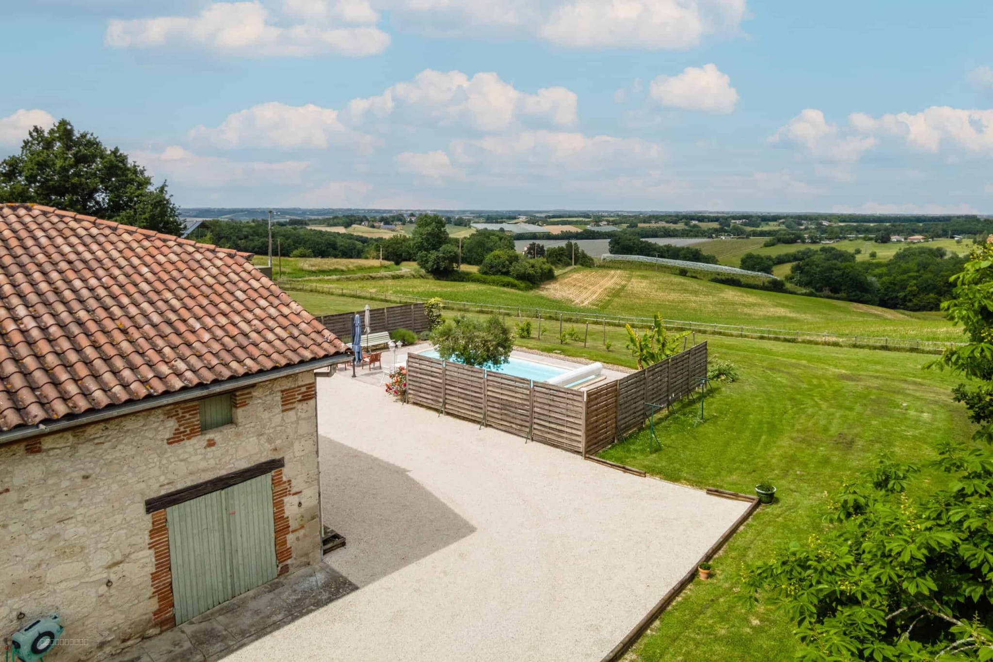 Country house with pool — photo 14